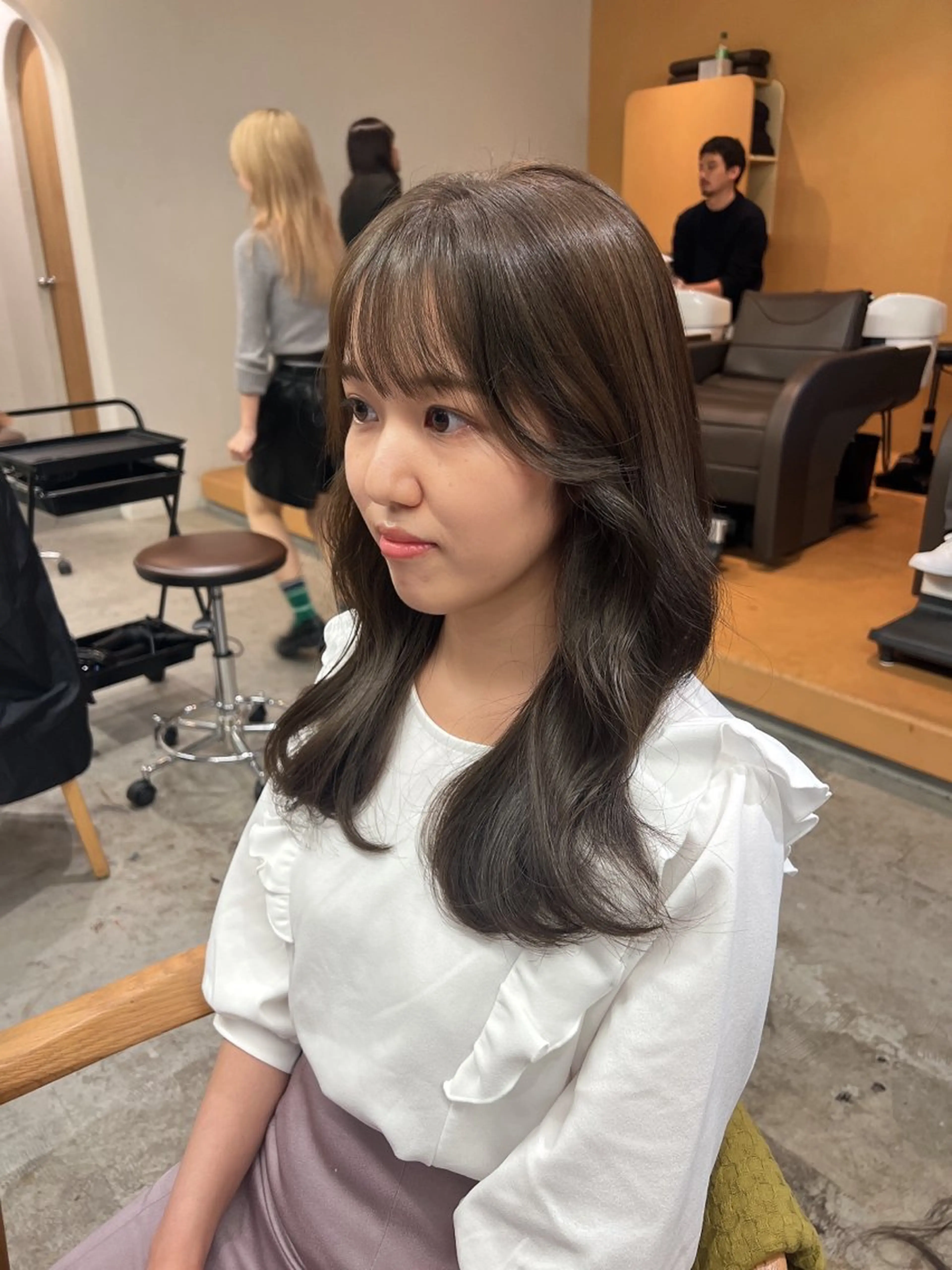 ロング カラー ベージュカラー ブリーチ 透明感カラー ブリーチなしカラー オリーブベージュ カット ヘアカラー トリートメント 誰より丁寧なカット/ 小林輝/レイヤーのヘアスタイル