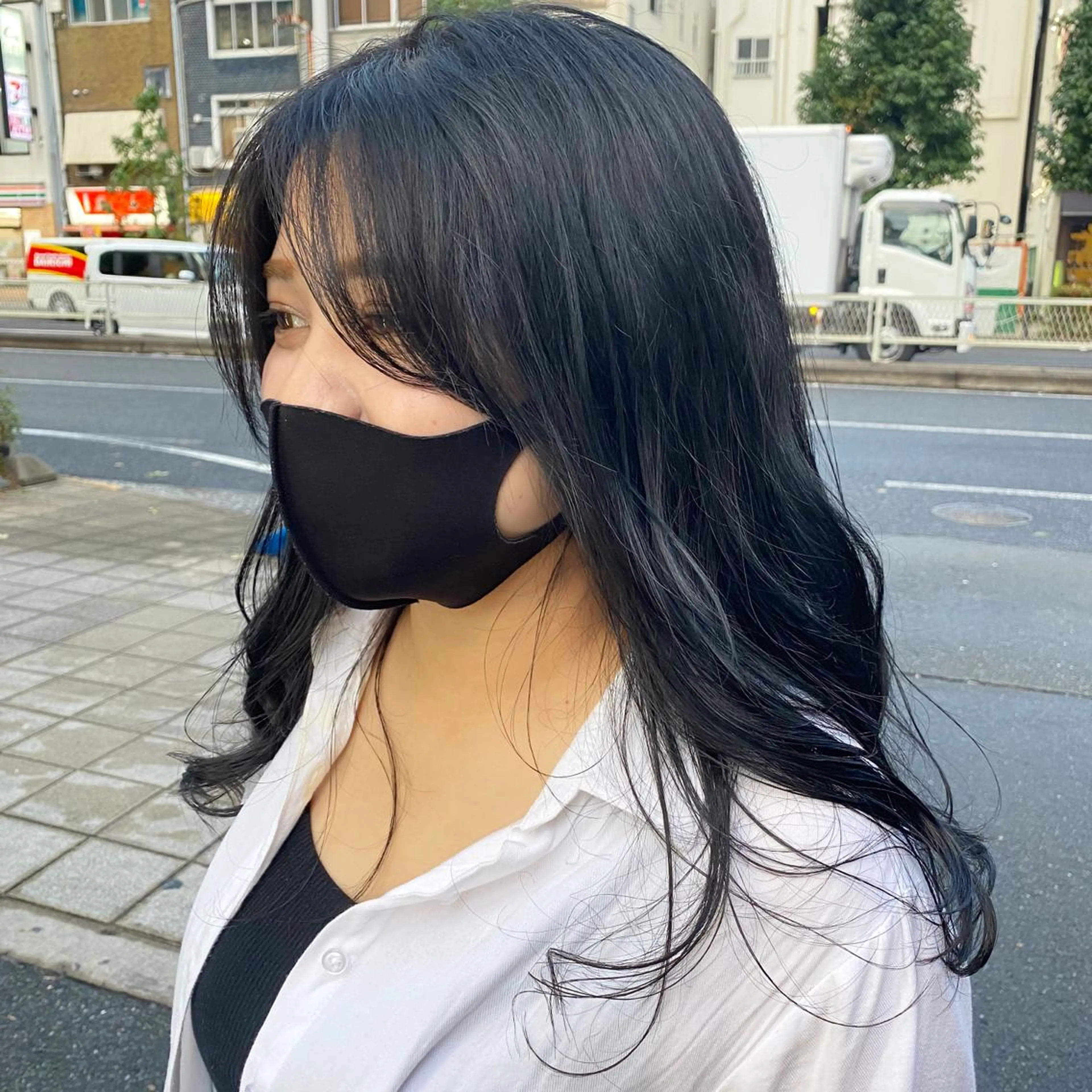 カラー 黒髪 ブルーカラー ブルーブラック くぎた とわのヘアスタイル