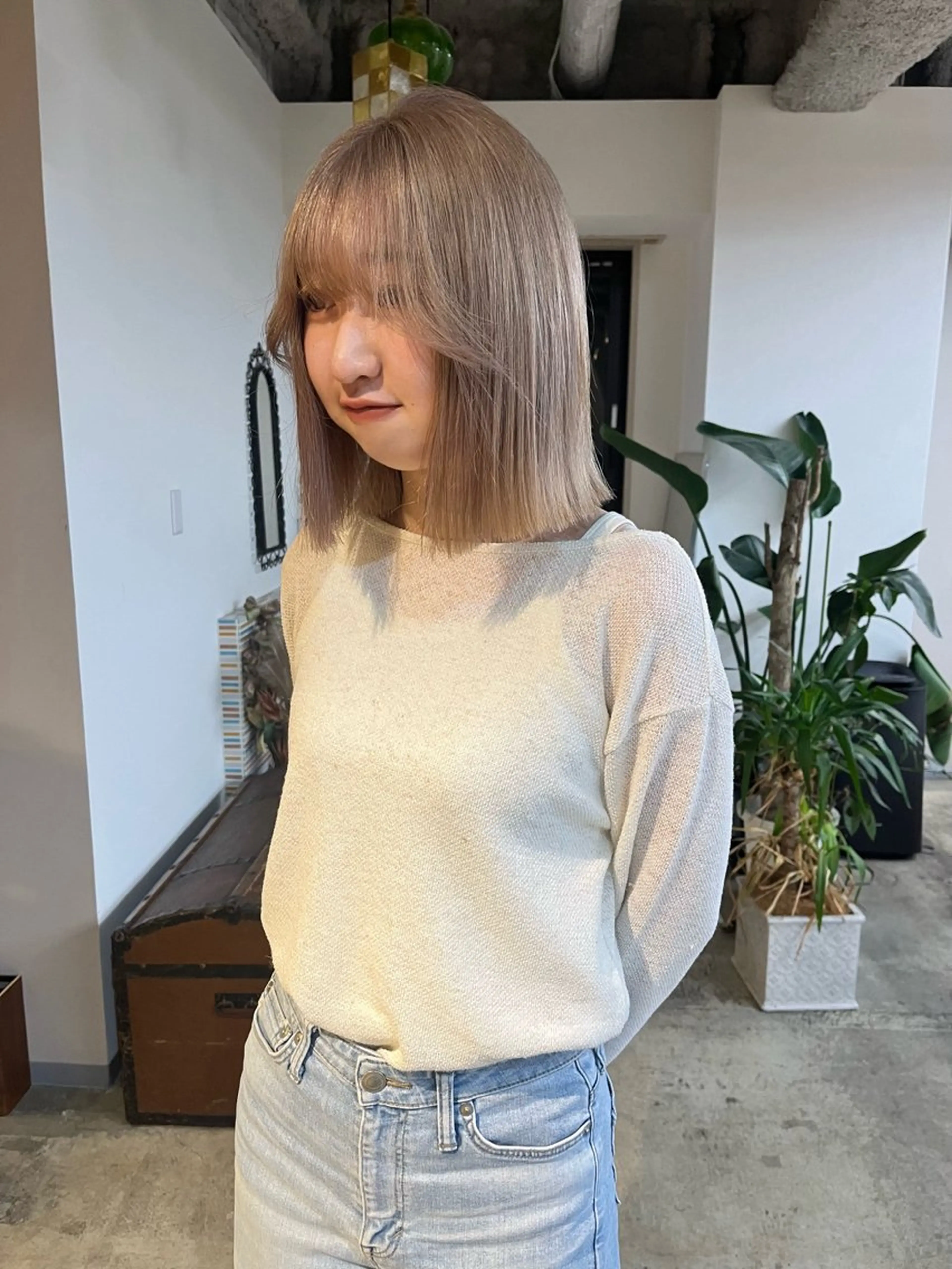 ミディアム カラー ベージュカラー ブリーチ ミルクティーベージュ カット ヘアカラー トリートメント 🩷ハイトーン透明感 レイヤー🩷ユリカのヘアスタイル