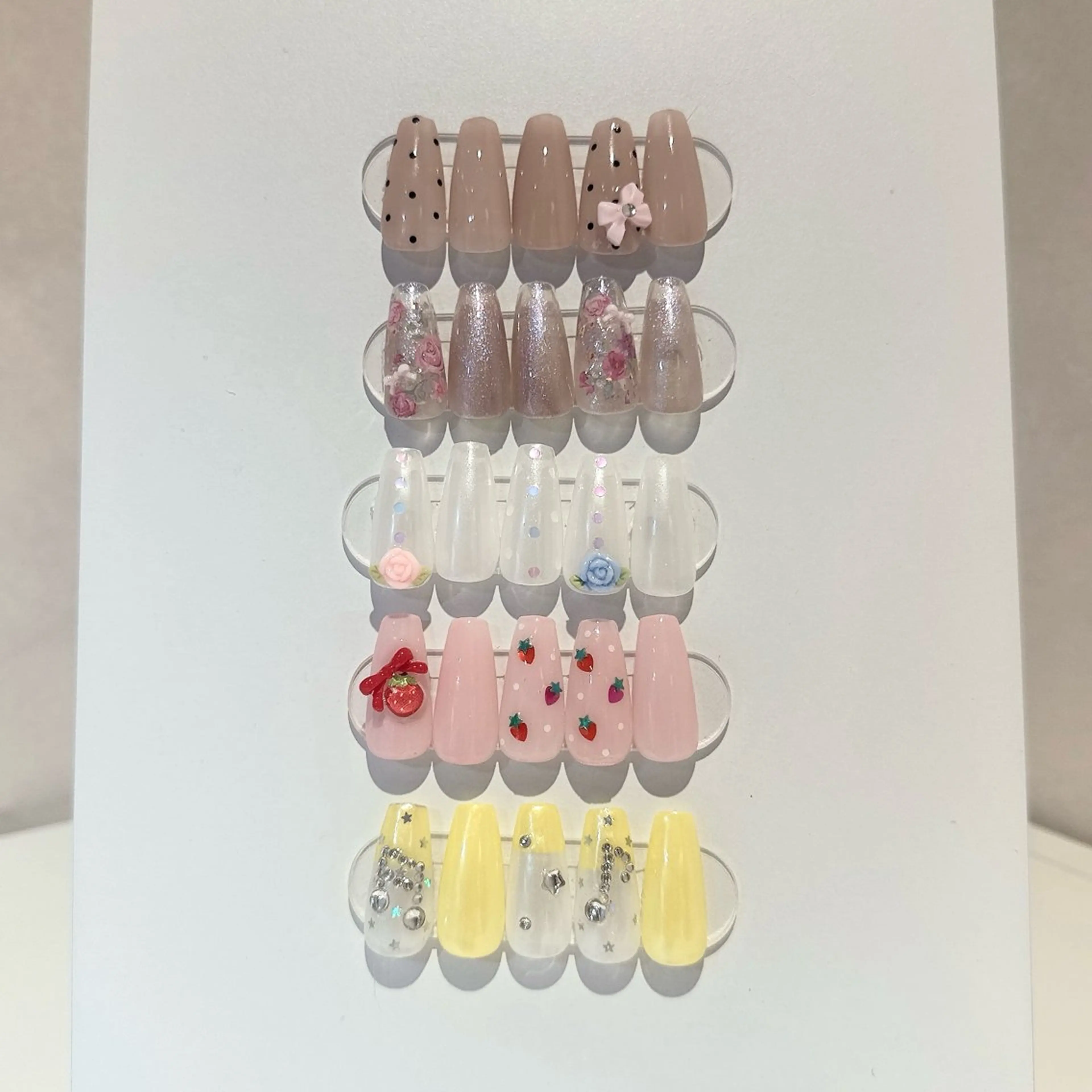 ネイル ハンドネイル RIEKO🍒 ワンホン♡推しネイルのネイルデザイン