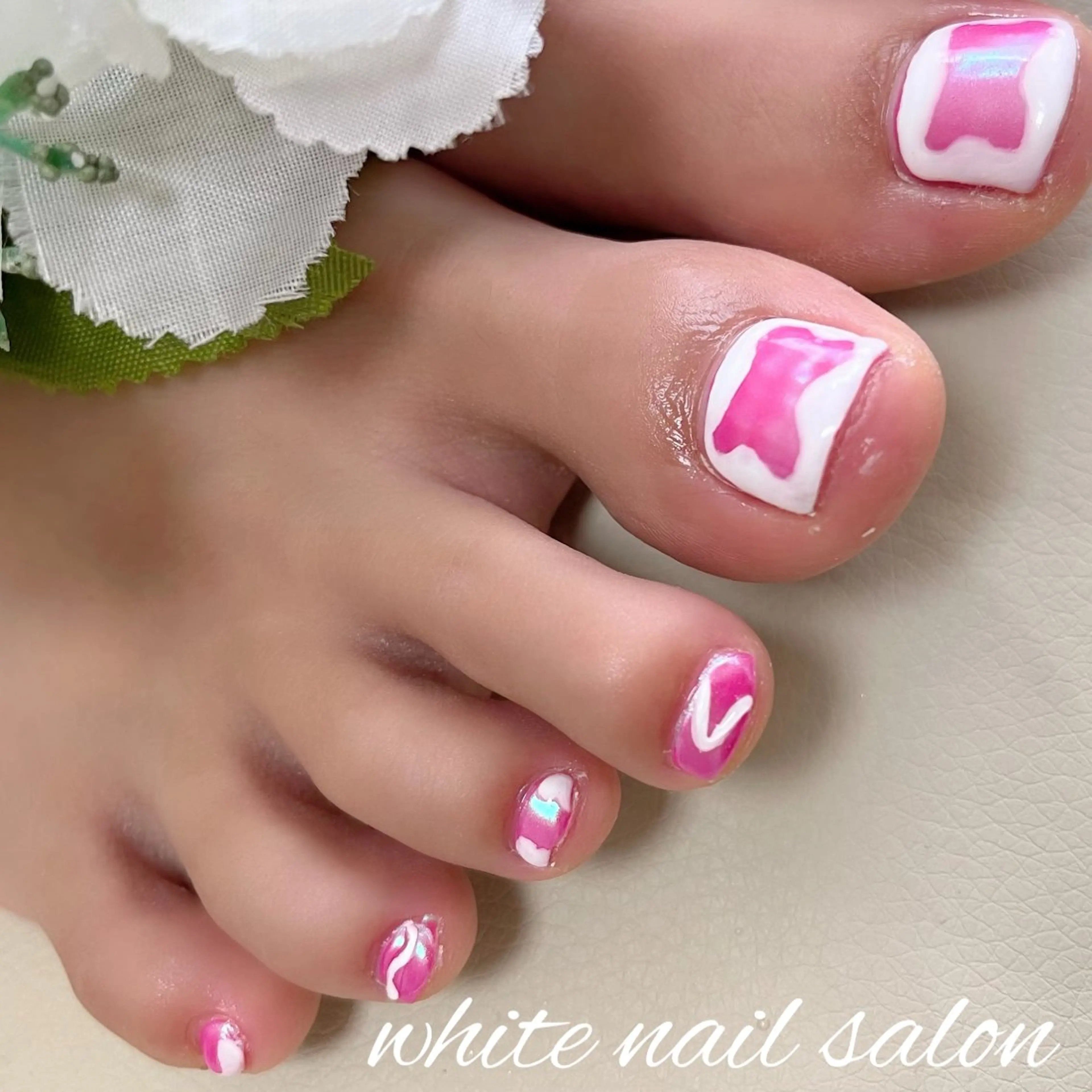 ネイル ラメ(グリッター) フットネイル white nail salonのネイルデザイン