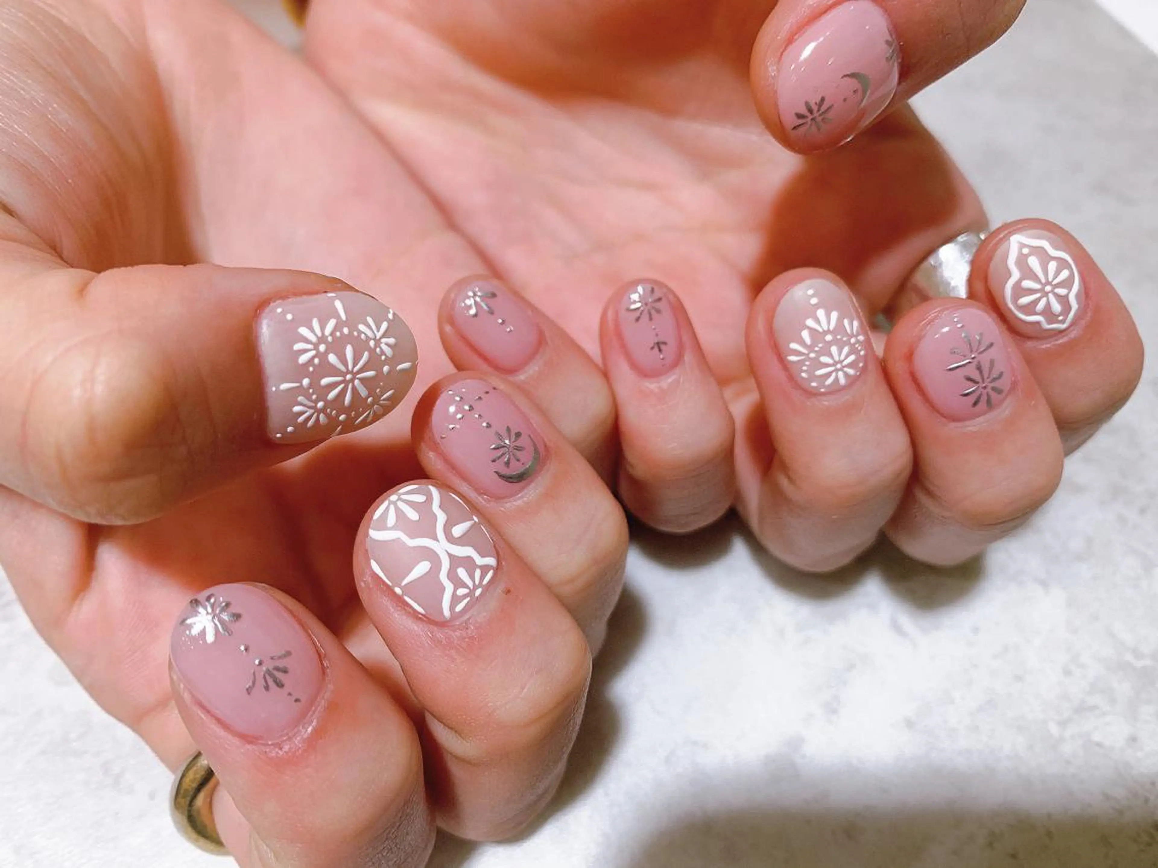 カラー パーマ ヘアアレンジ キッズ ネイル マツエク・マツパ feey ⁑erinaのネイルデザイン