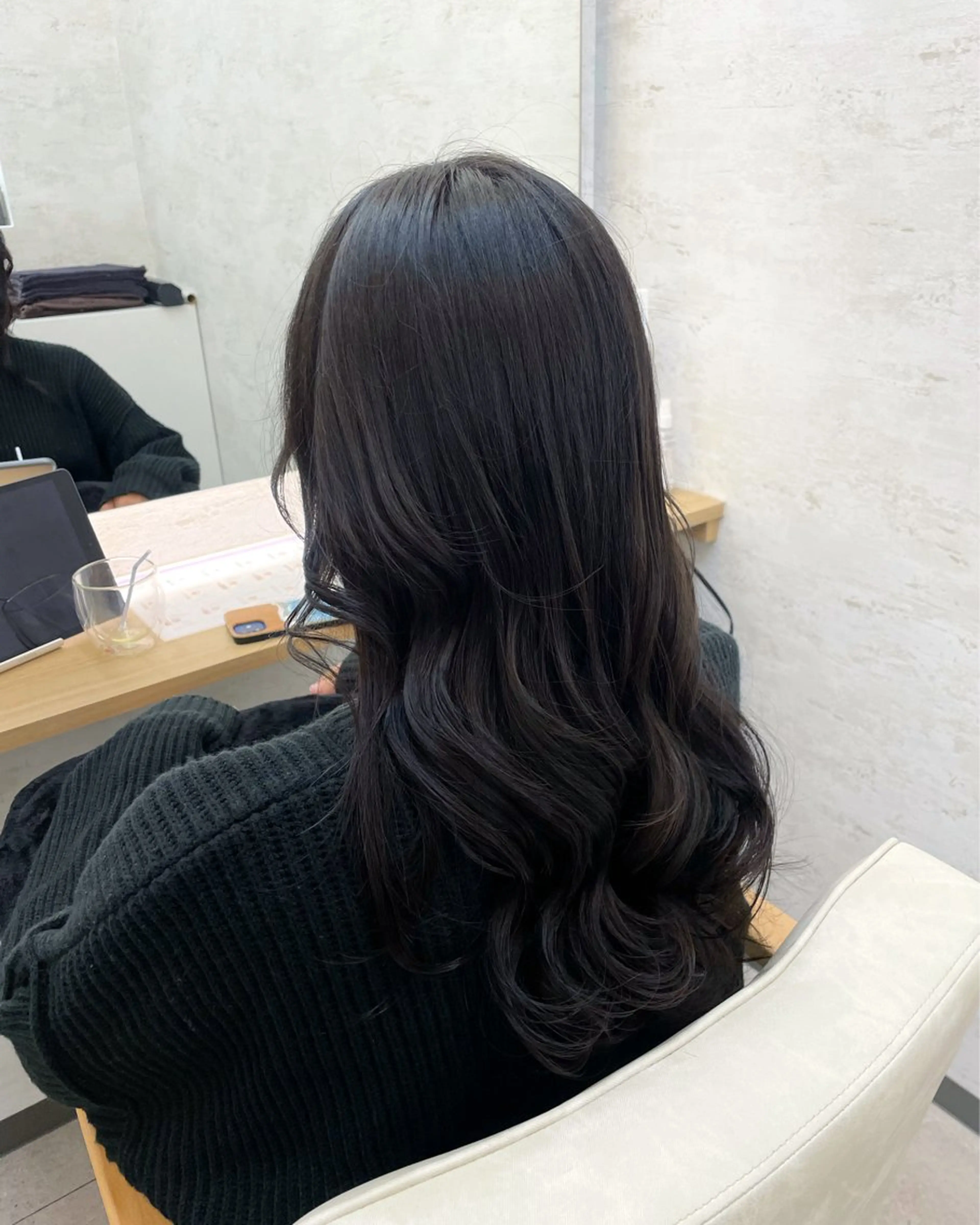 ロング カラー 黒髪 ブルーカラー ブルーブラック カット ヘアカラー トリートメント 高橋 芽衣のヘアスタイル