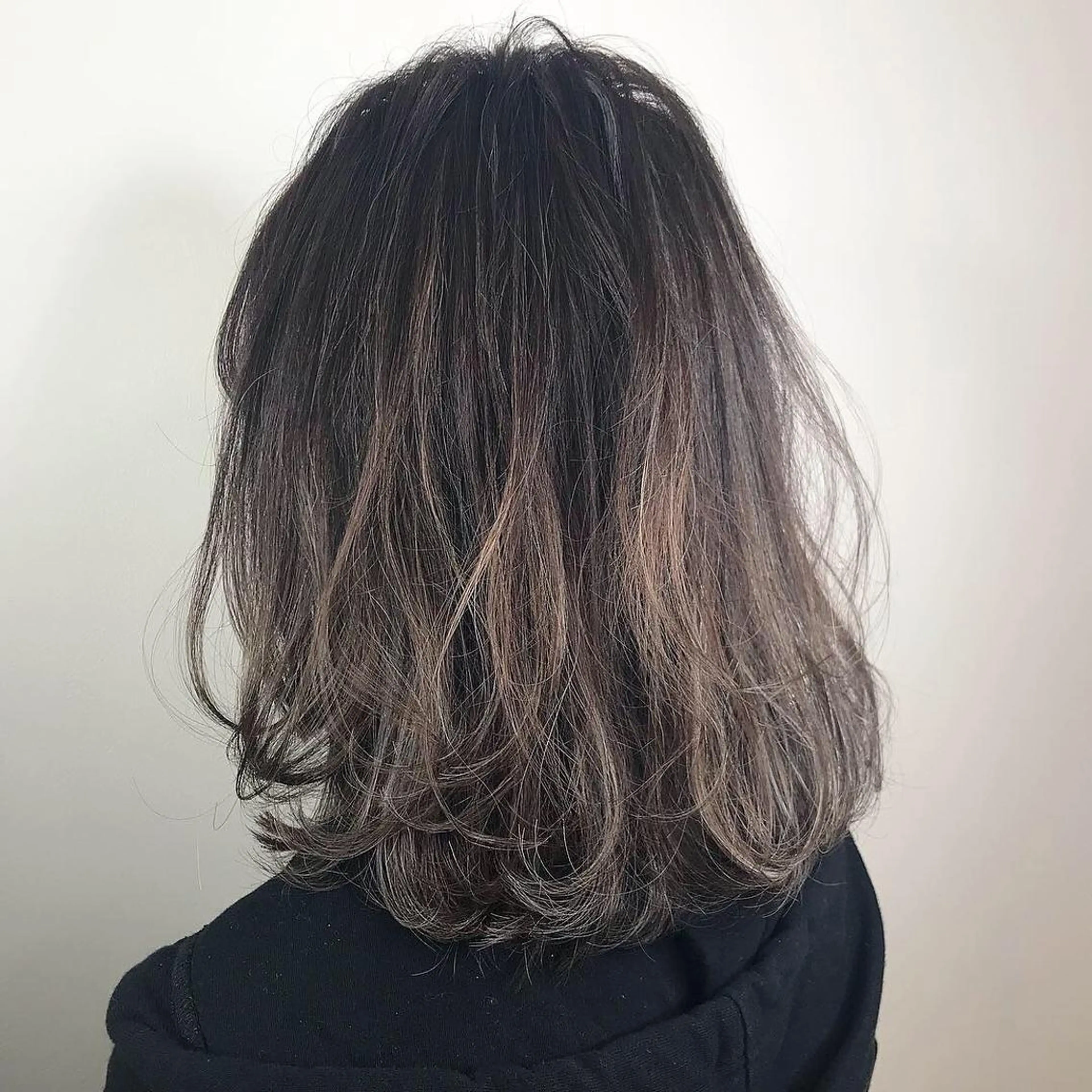 カラー デザインカラー Lienのヘアスタイル