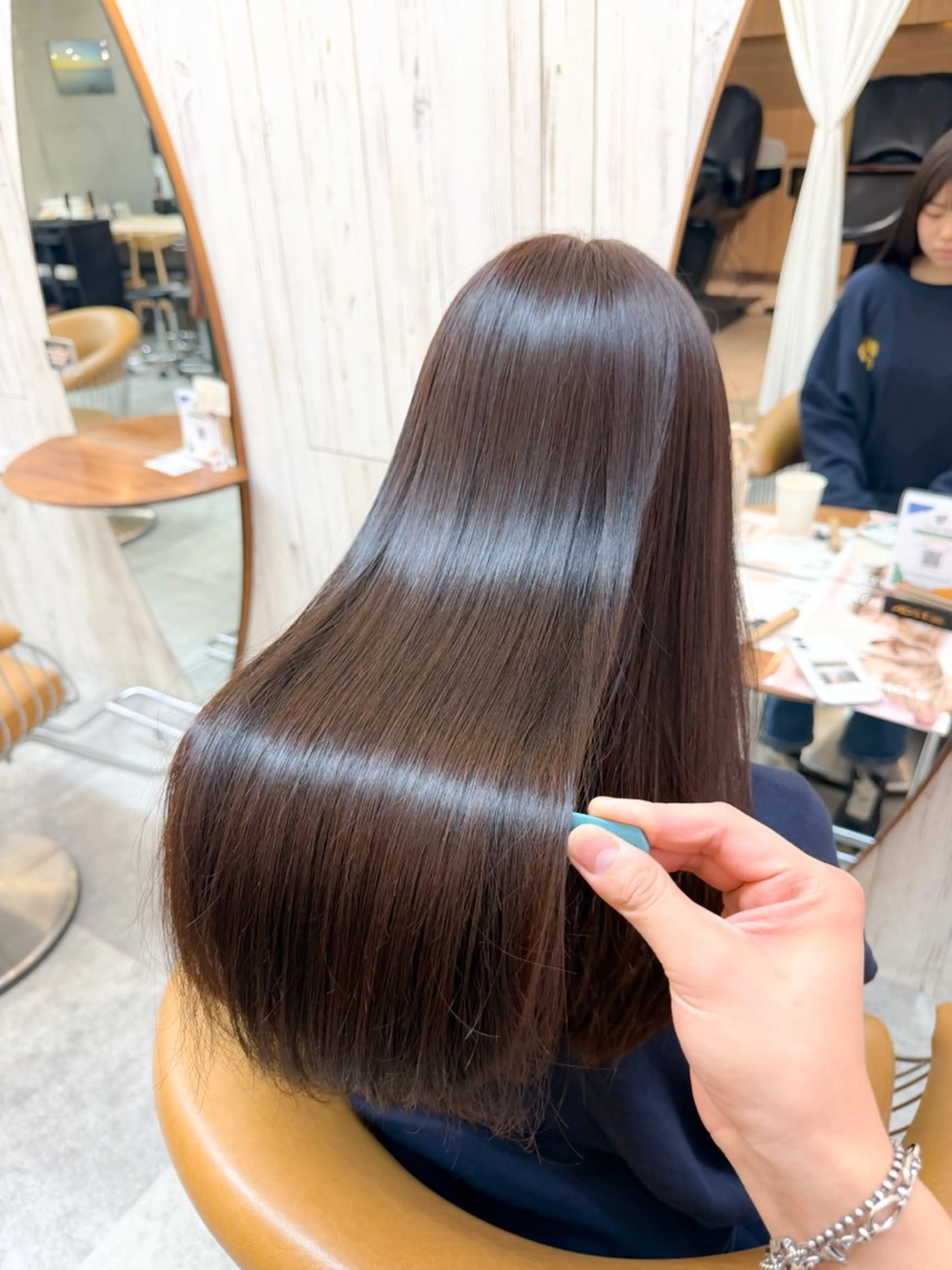 ロング カラー ショートボブ ハイライトカラー ボブ くびれヘア 顔周りカット カット 縮毛矯正 トリートメント 巻ける縮毛矯正✨ ボブ/ショートともきのヘアスタイル