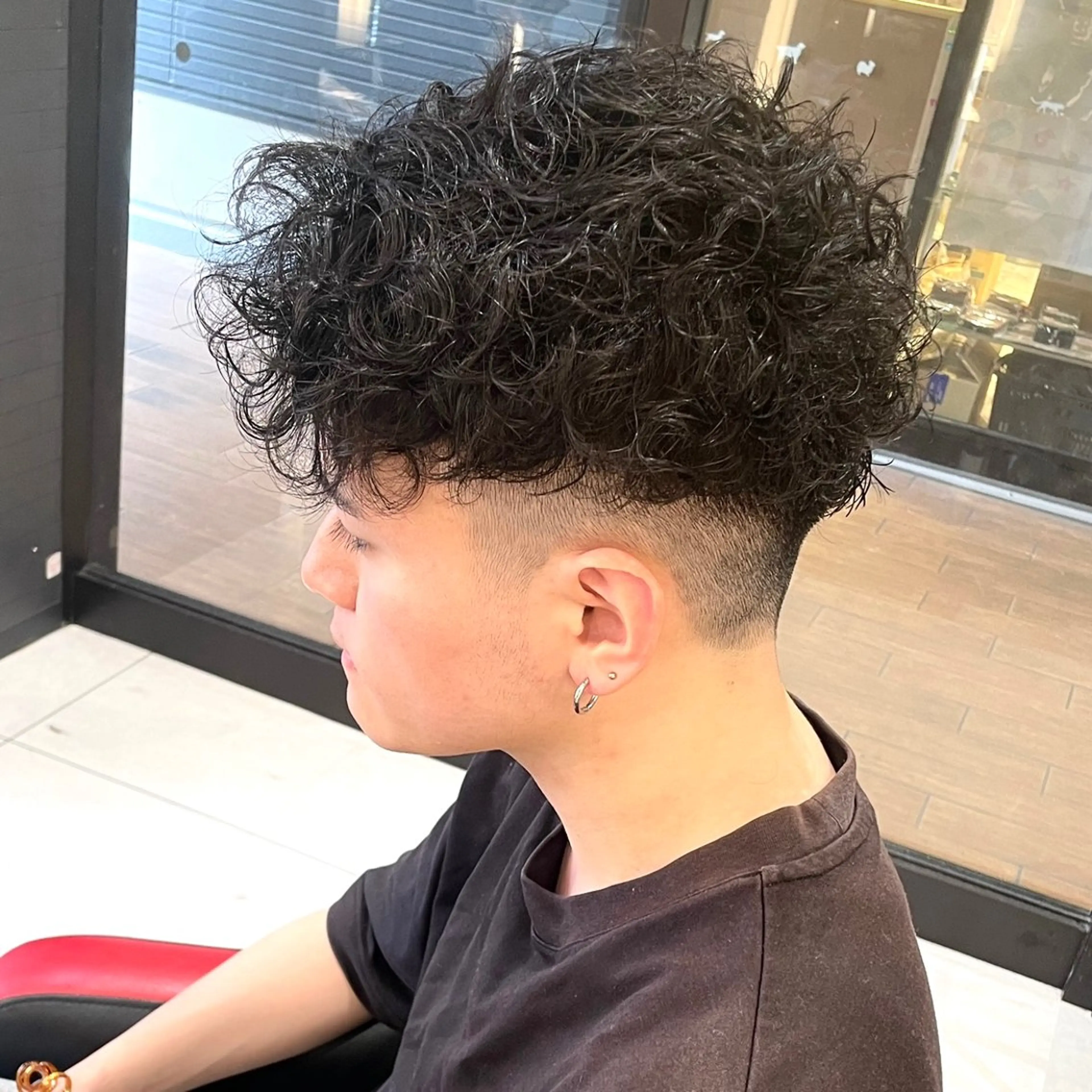 ショート パーマ メンズ フェードカット スペインカール カット パーマ メンズヘア特化 崎田 成人のヘアスタイル