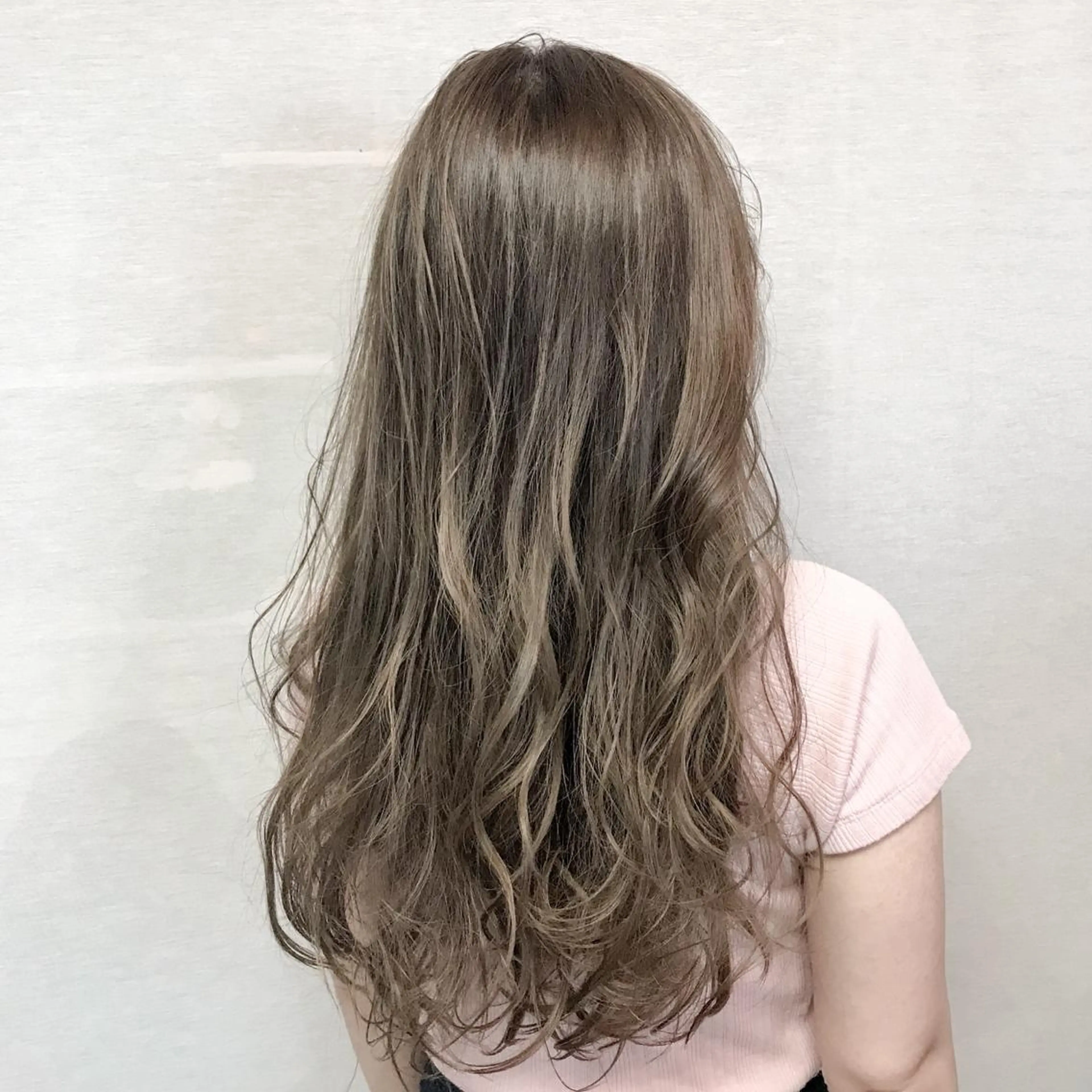 ロング カラー ベージュカラー イルミナカラー ヘアカラー トリートメント clan五反田所属・髪質改善、縮毛矯正 店長浅野太郎のヘアスタイル