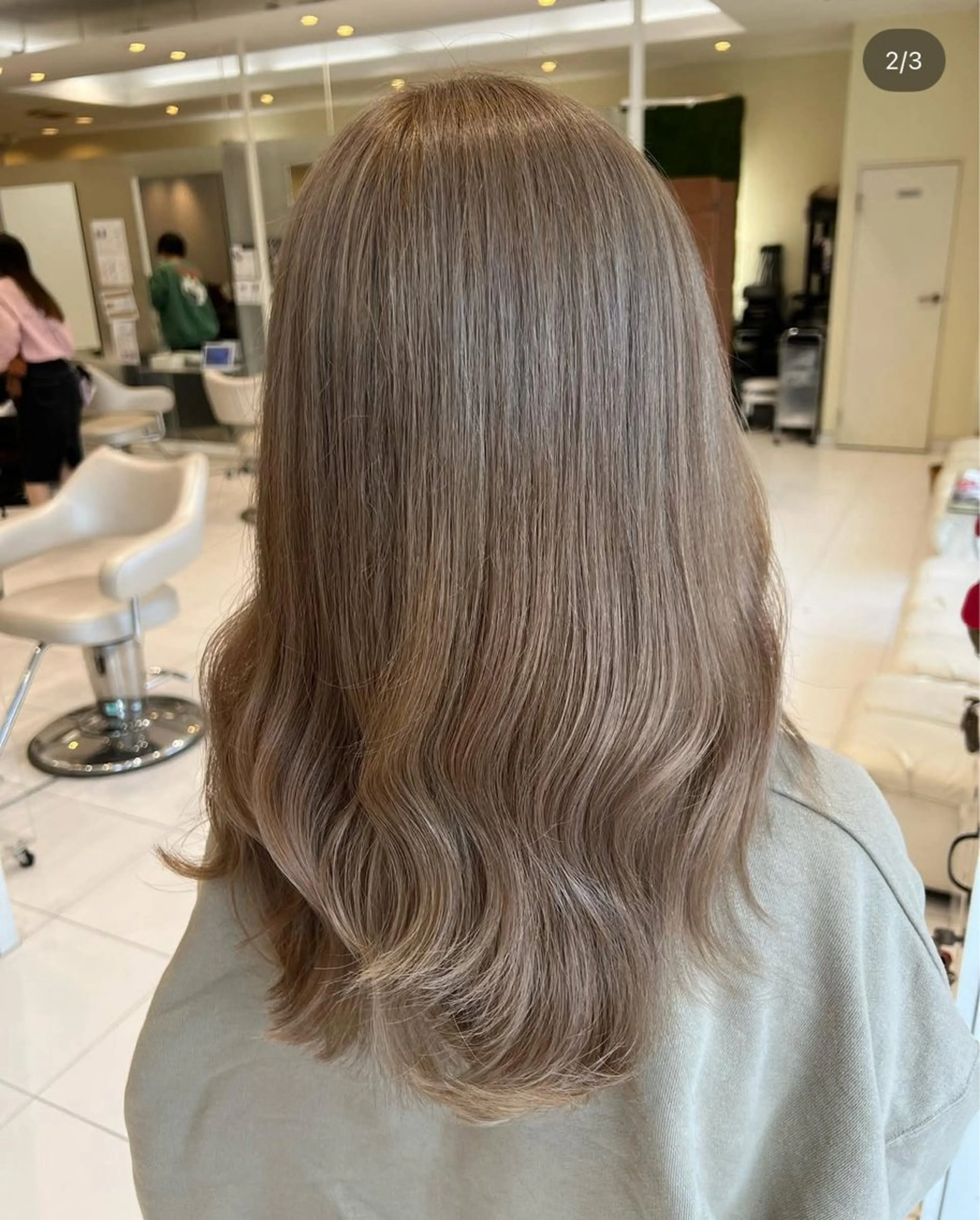 セミロング カラー ブリーチ Rinka ハイトーン/レイヤーのヘアスタイル