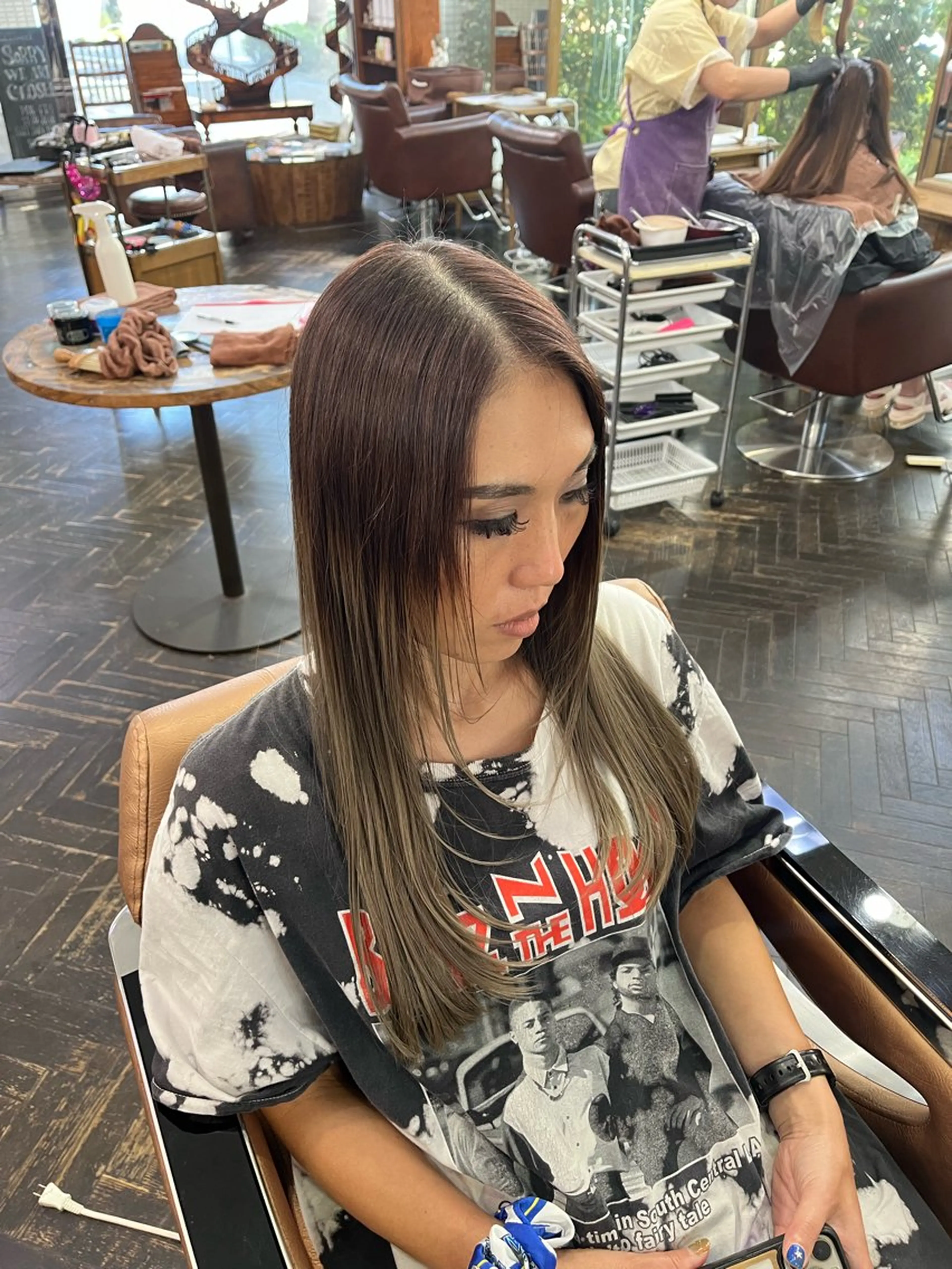 ロング 顔まわりレイヤー 顔周りカット レイヤーカット デザインカラー/ ブリーチ/コーンロウのヘアスタイル