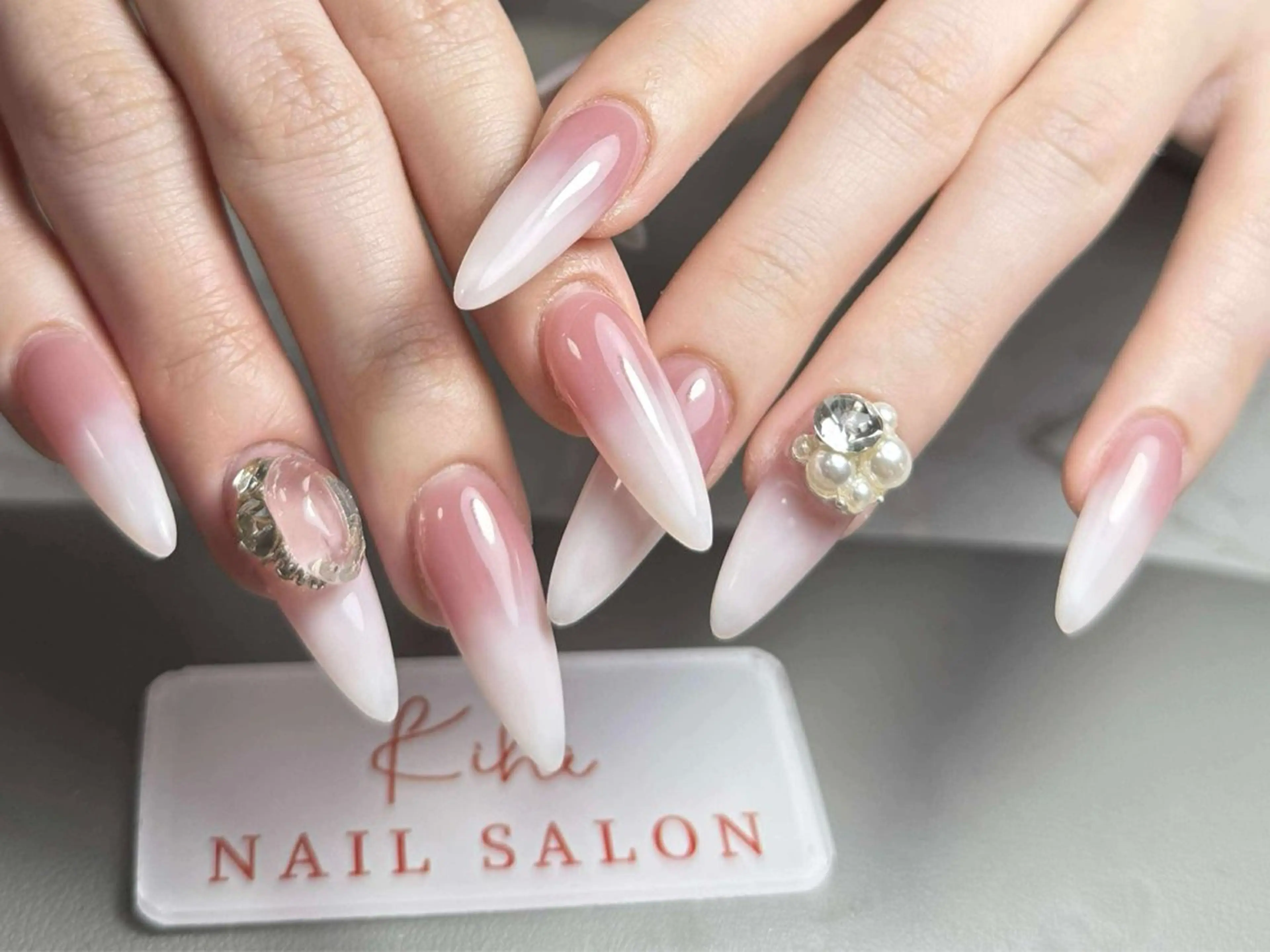 ネイル アートネイル フレンチネイル ジェルネイル グラデーション 韓国ネイル ハンドネイル 💕鈴木ユリ パラジェル/オフ無料のネイルデザイン