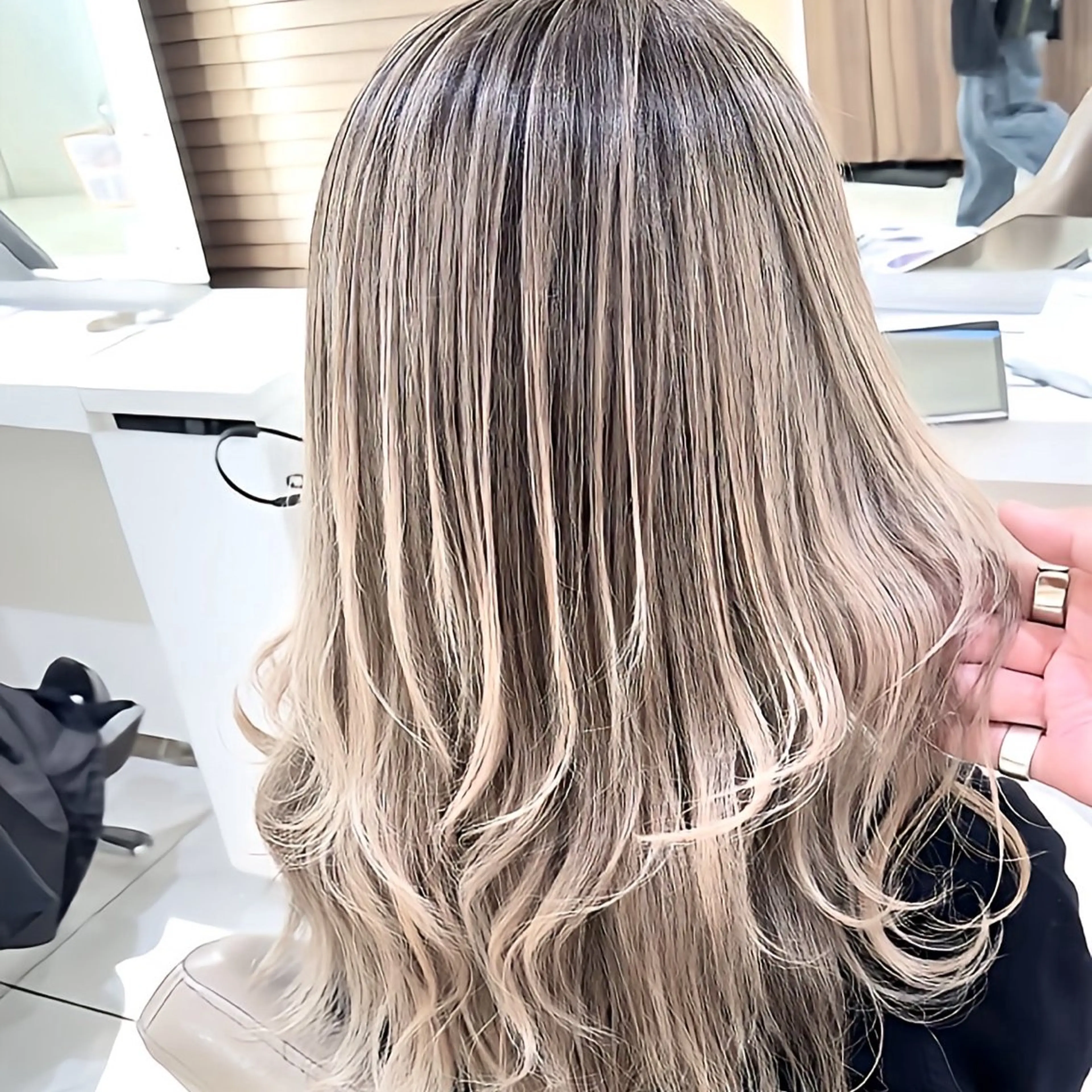 セミロング カラー バレイヤージュ 髪質改善 レイヤーカット カット ヘアカラー トリートメント 山崎俊輔/髪質改善 /バレイヤージュのヘアスタイル