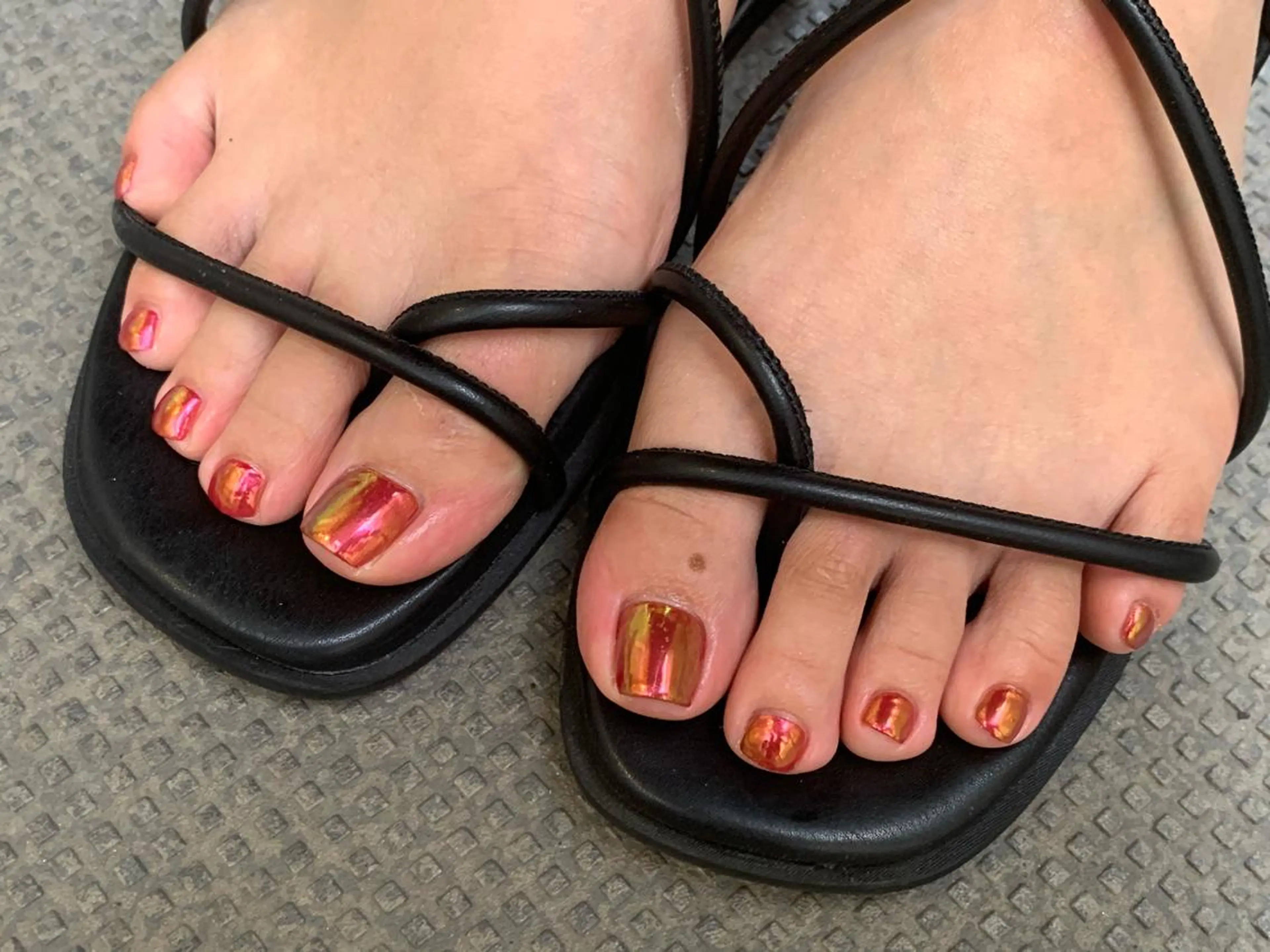 ネイル オーロラネイル フットネイル ワンカラーネイル マキノ ユイのネイルデザイン