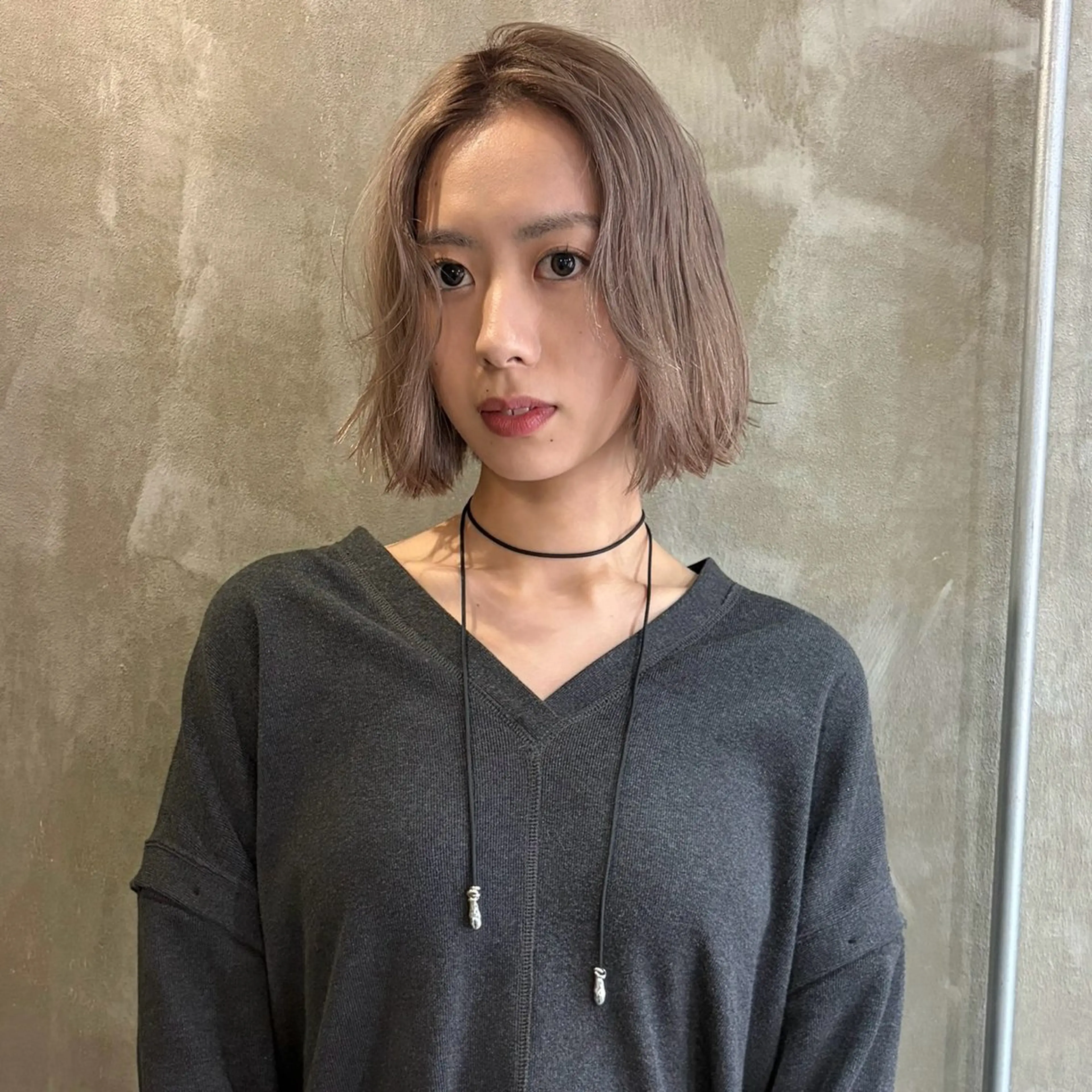 ミディアム カラー ベージュカラー ホワイトベージュ ボブ 【ボブ限定】 ナオのヘアスタイル