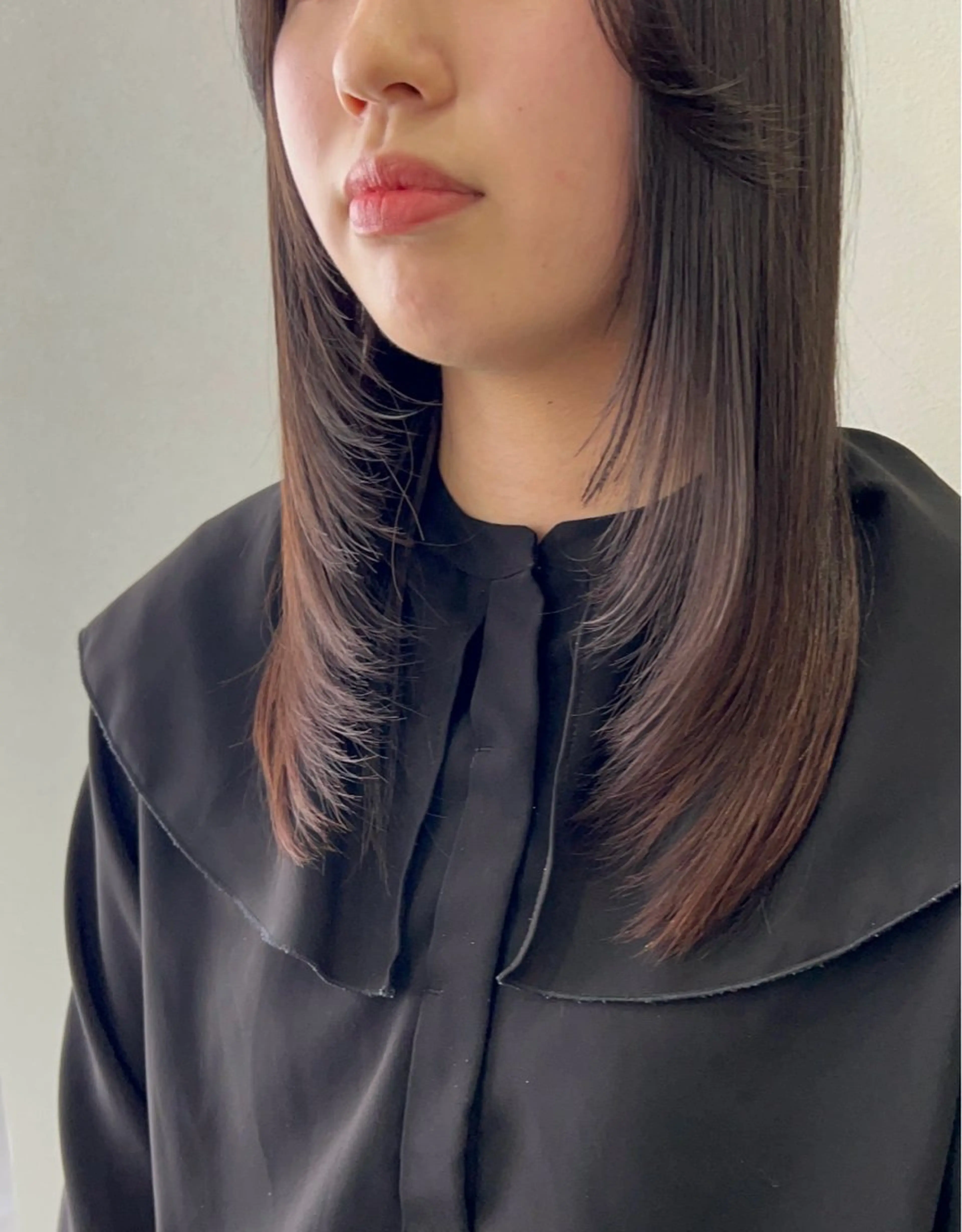 セミロング SOYON栄 山下麻央のヘアスタイル