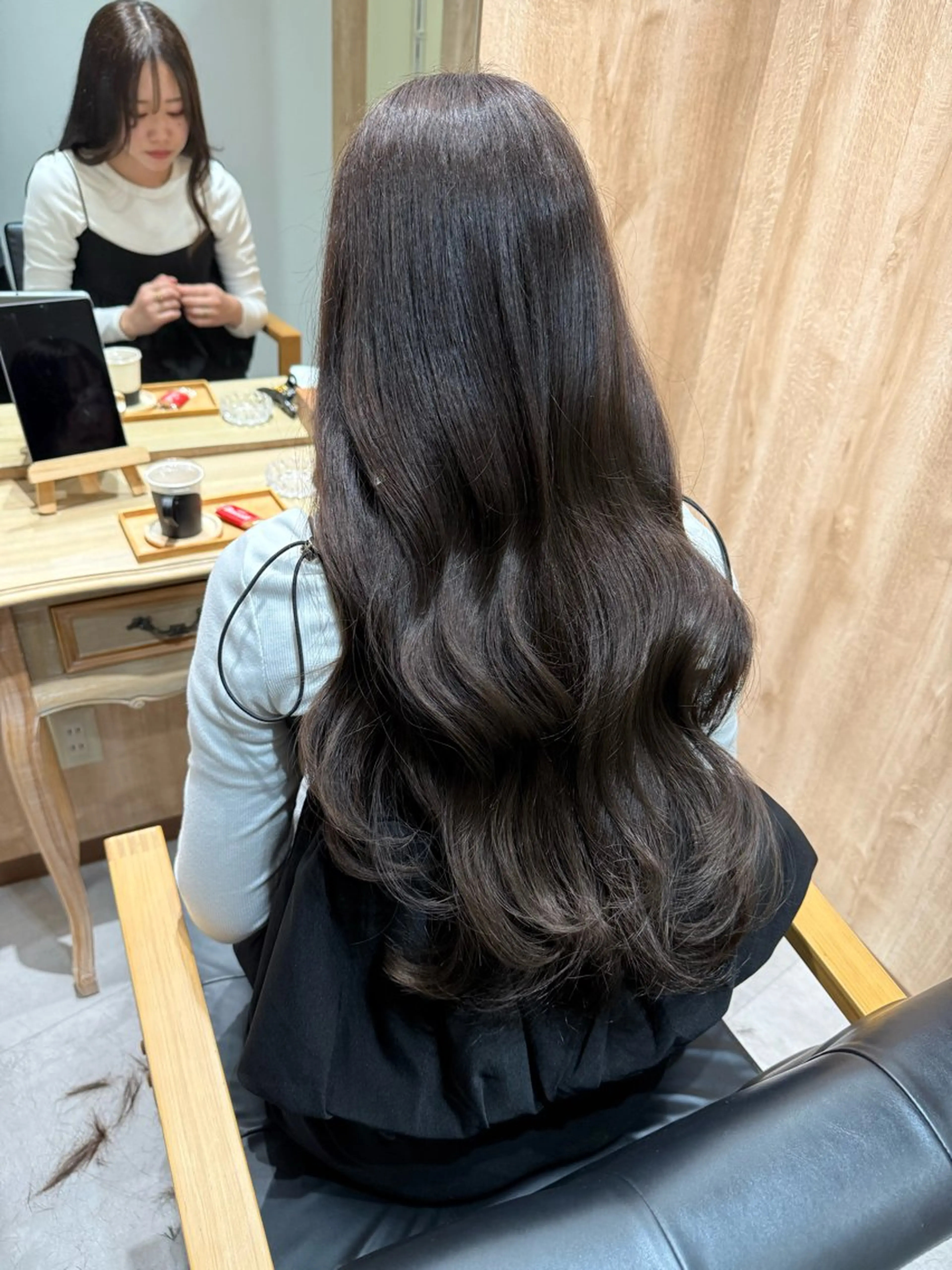 ロング アッシュ アッシュグレー アッシュグレージュ ヘアカラー トリートメント 髪質改善＊韓国ヘア＊ レイヤー＊IBUKIのヘアスタイル