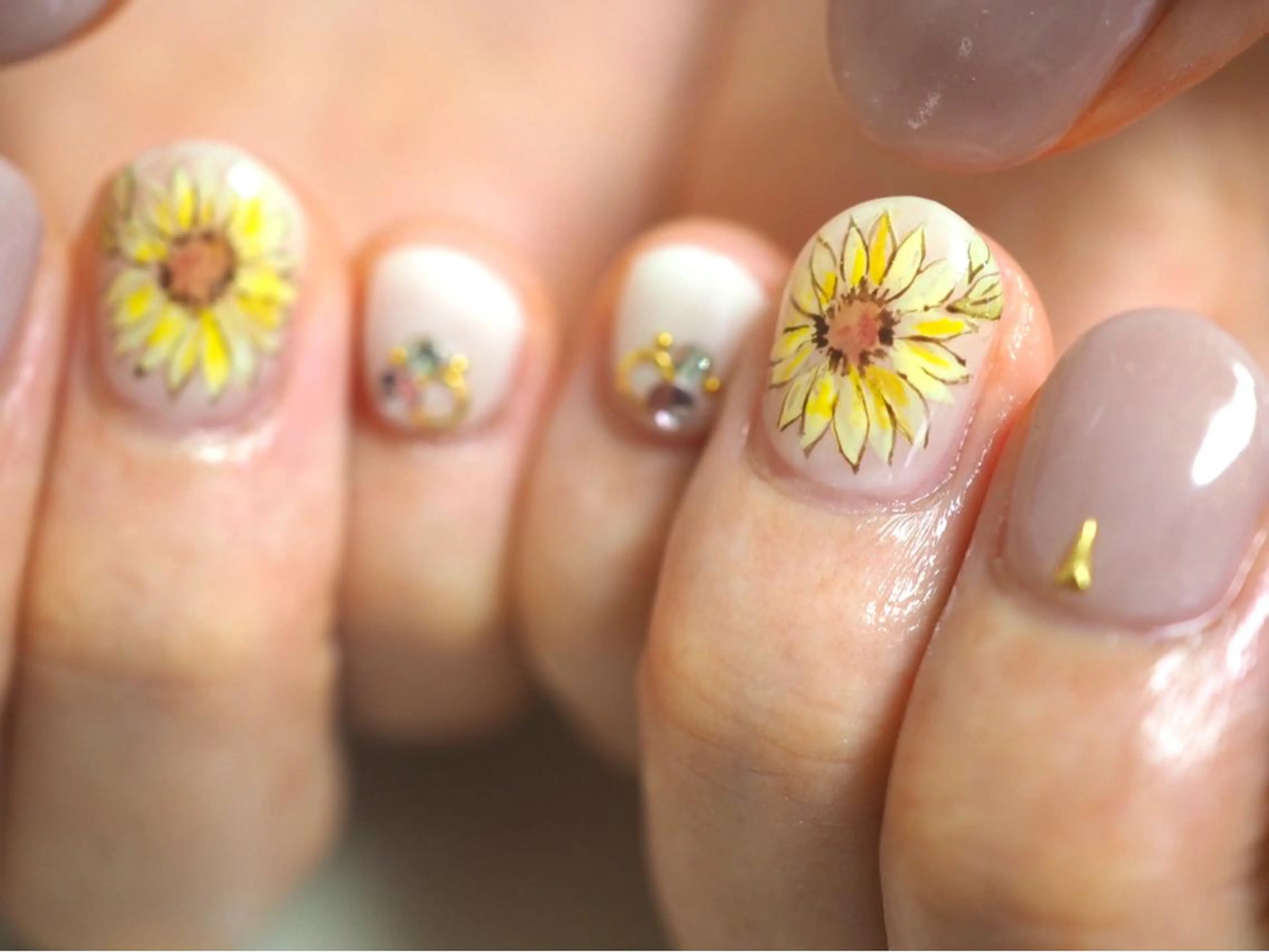 ネイル 夏ネイル kiki nail &brow二子玉川の眉毛・アイブロウイメージ