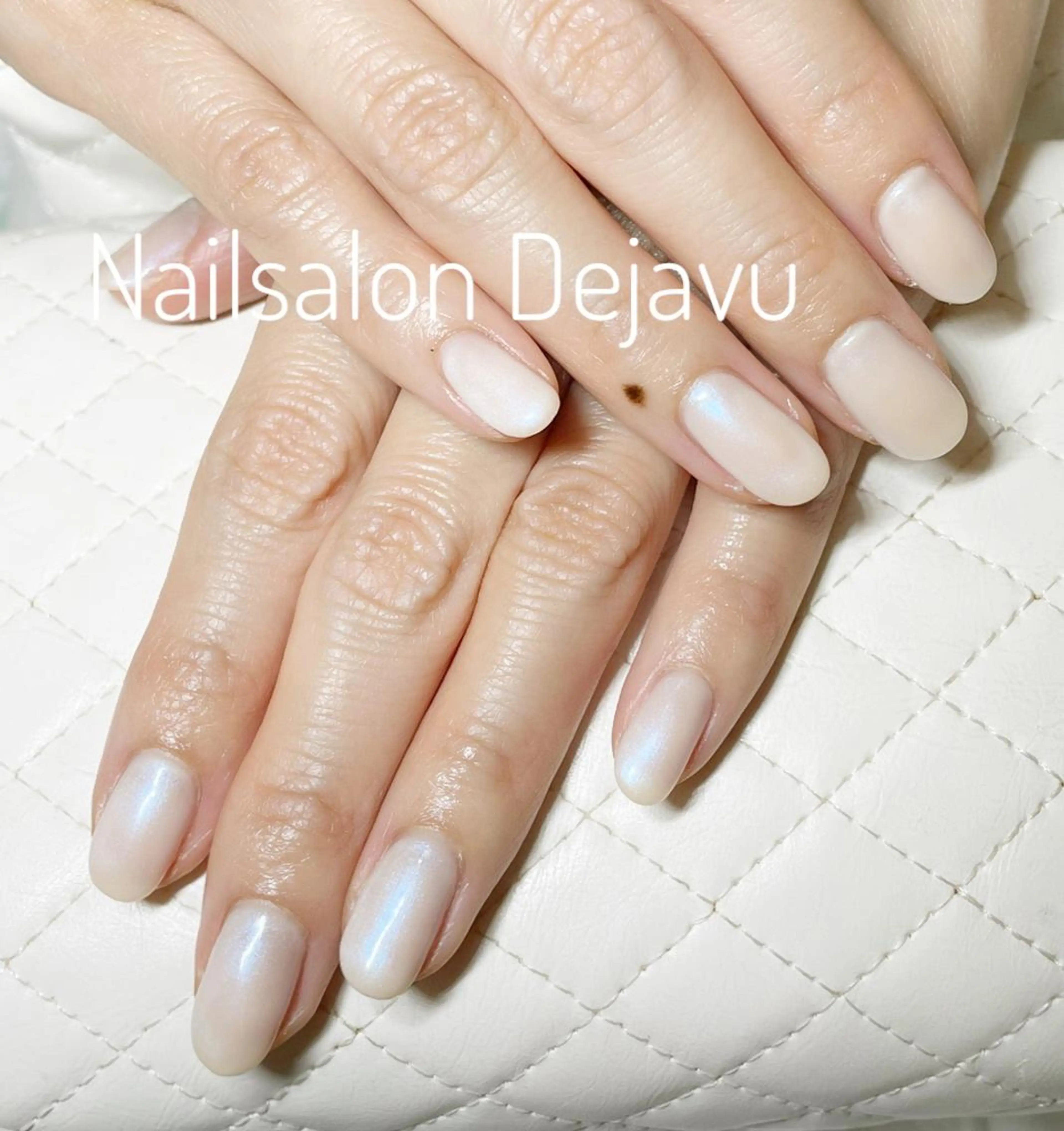ネイル アートネイル オーロラネイル ブルー ジェルネイル ワンカラーネイル ハンドネイル Dejavu所属・Nail salon Dejavu 🌿のネイルデザイン
