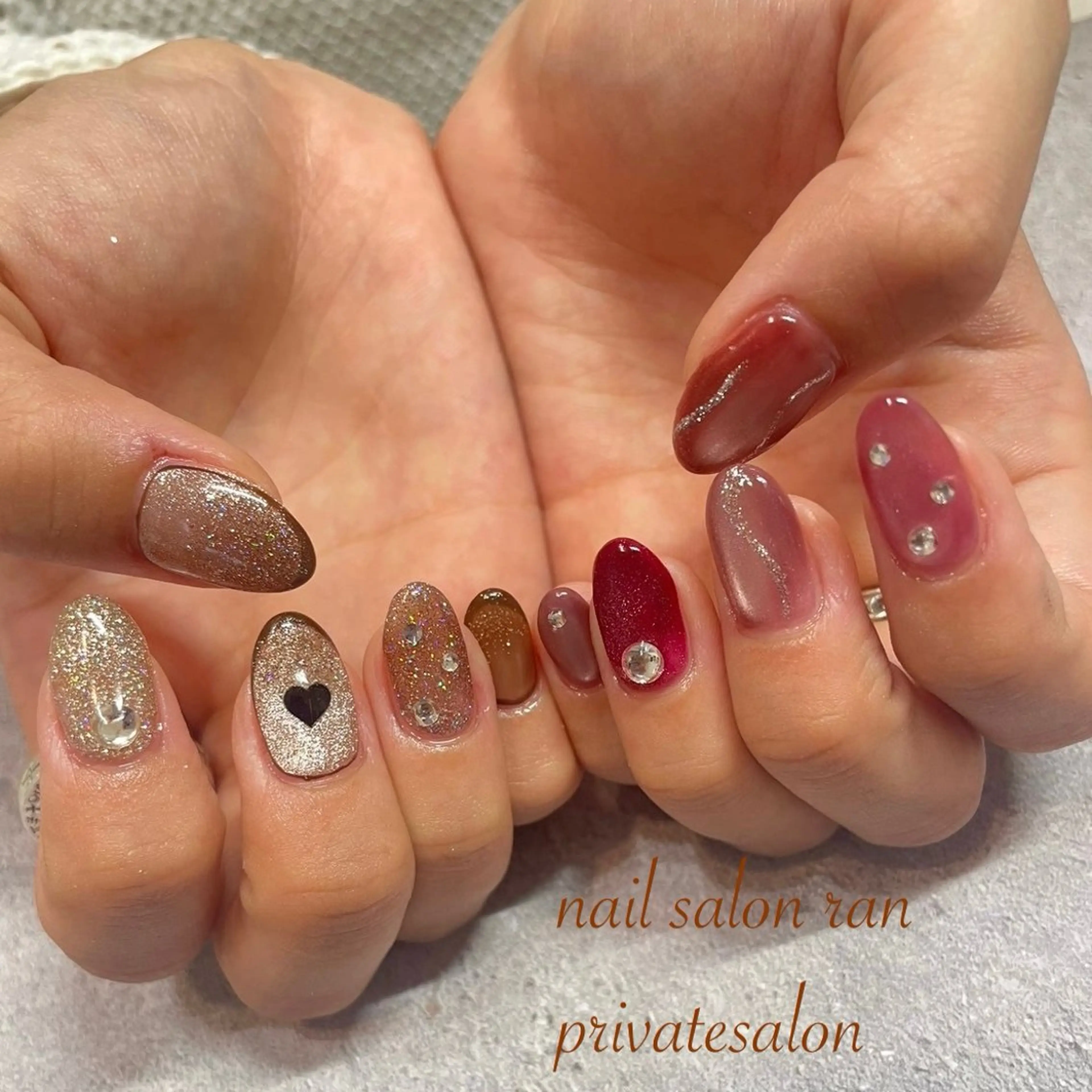 ネイル フラッシュネイル ゴールド 赤色 ハンドネイル ハンドケア nailsalon ranのネイルデザイン