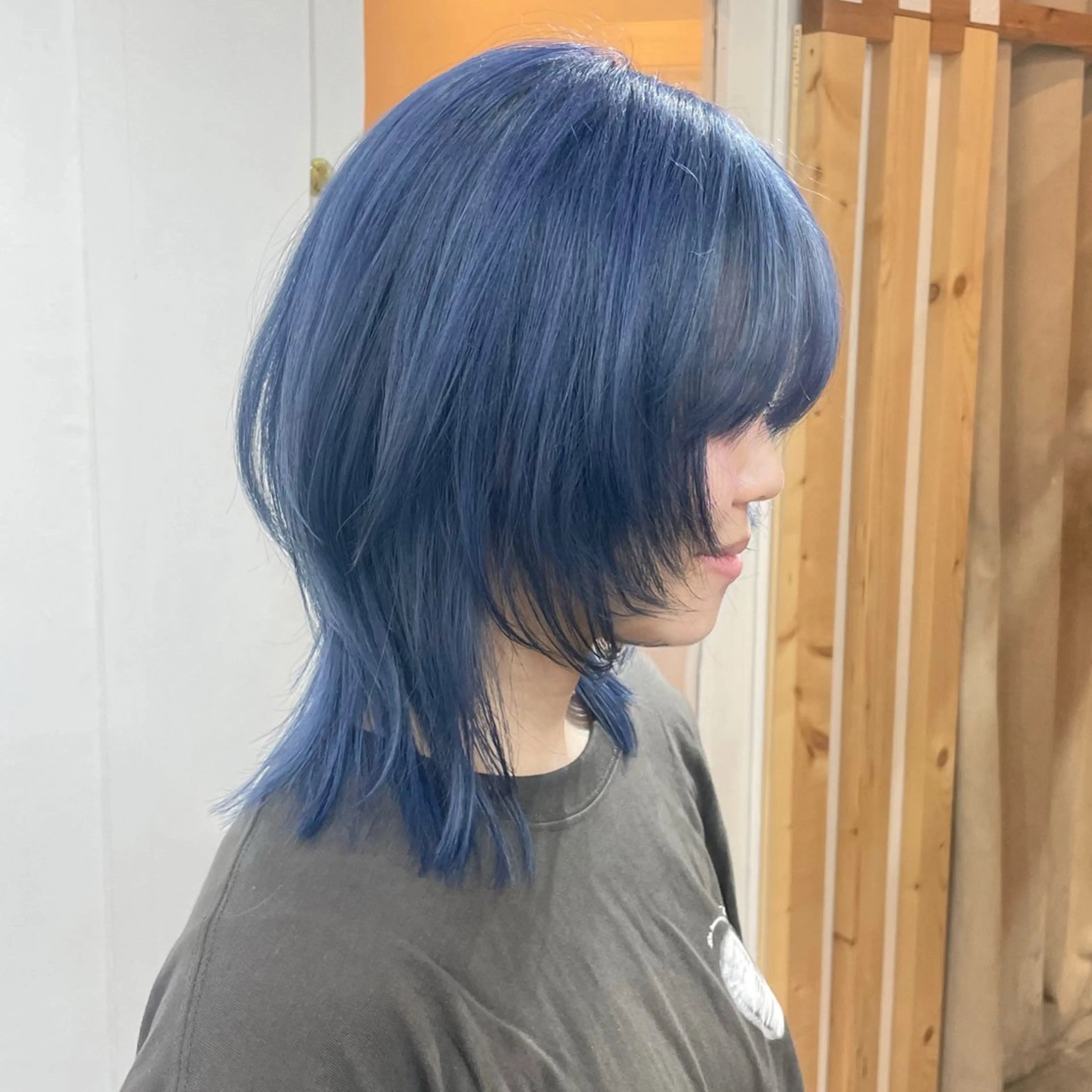 ミディアム カラー ブルーカラー ハイトーンカラー ヘアカラー 💍ダメージ最小限 ブリーチ/ちさと💍のヘアスタイル