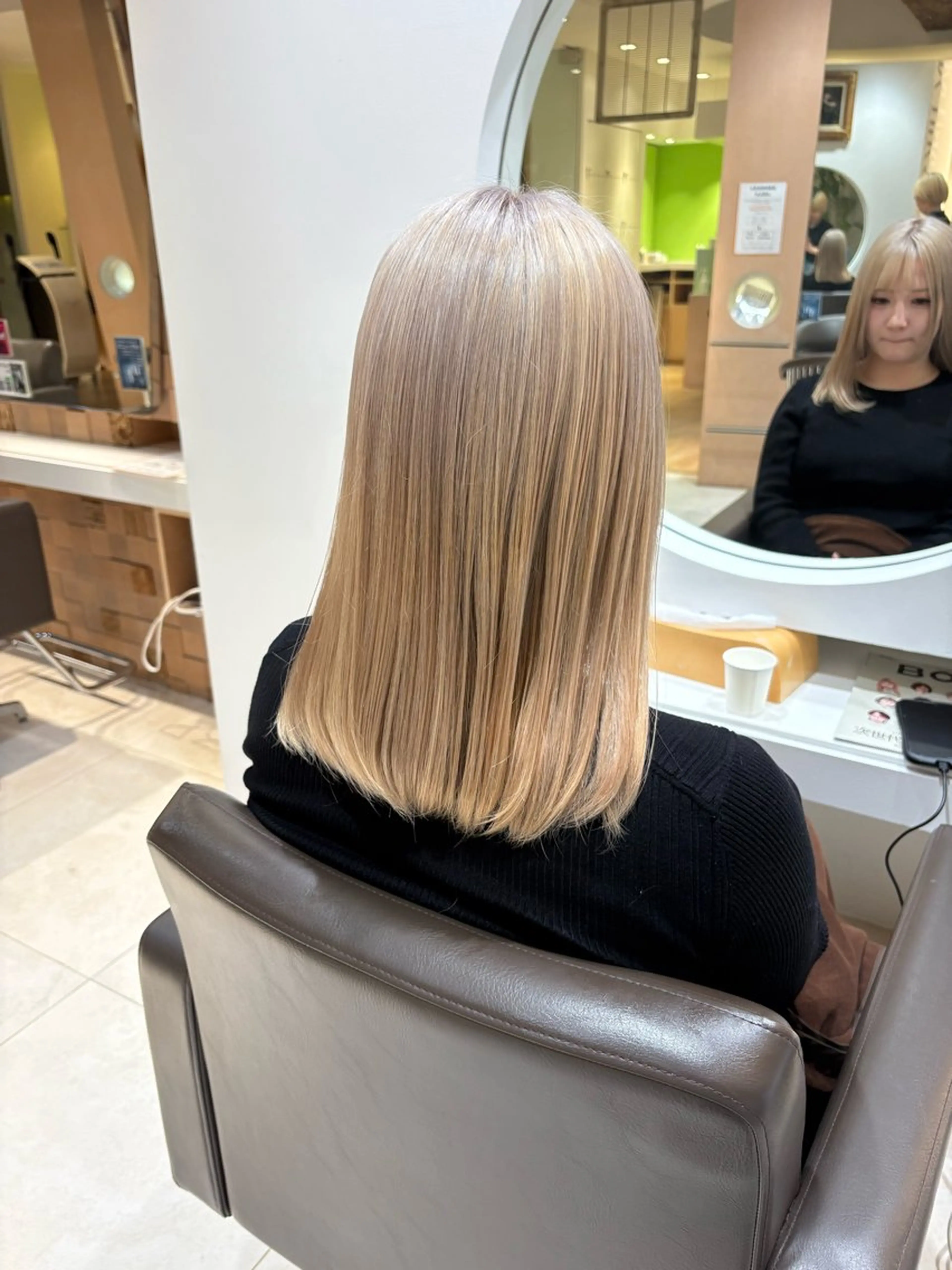 セミロング カラー タケダ ホノカのヘアスタイル