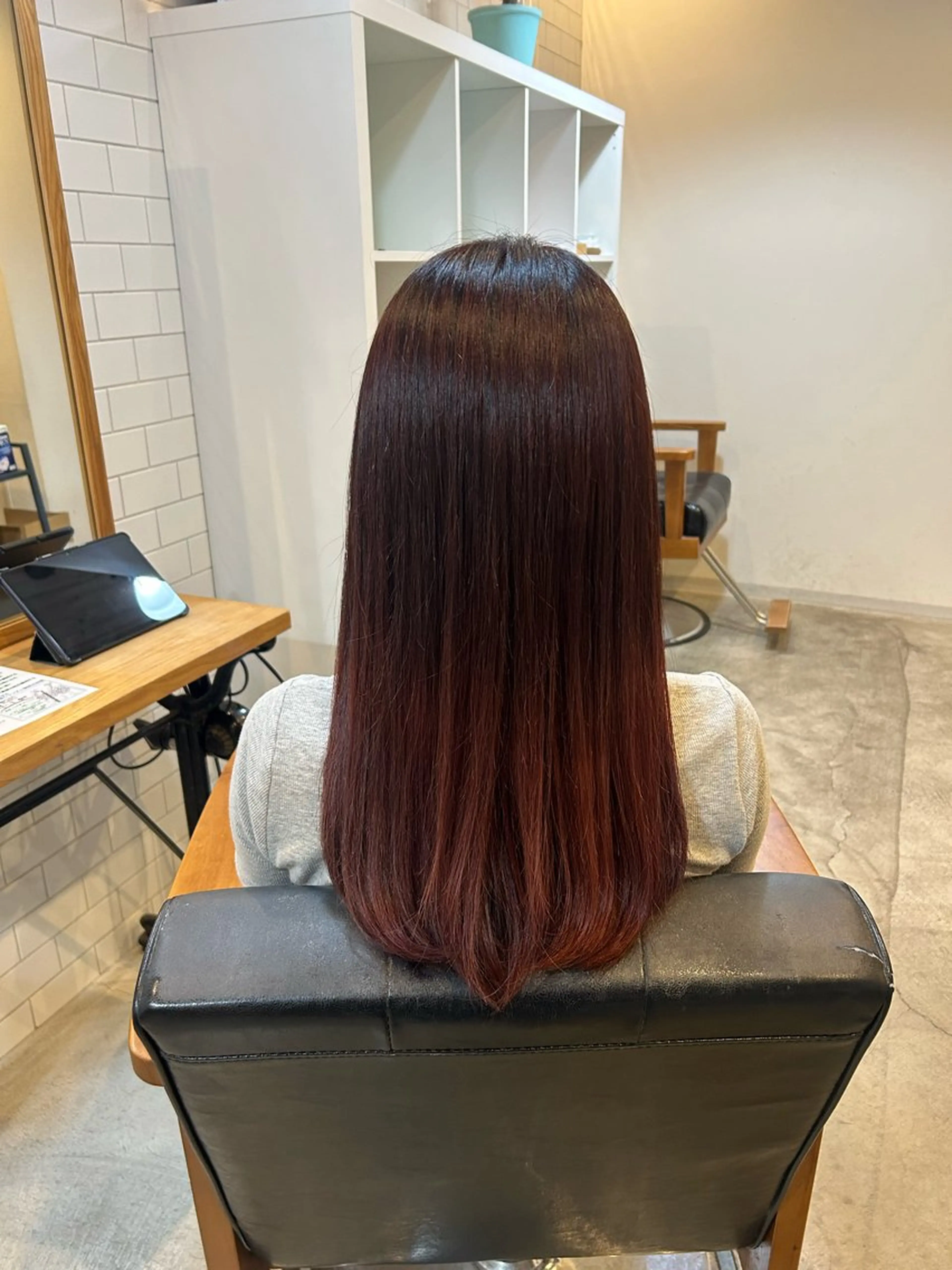 カラー ブリーチ グラデーションカラー ヘアカラー ヘアアトリエイチ所属・松岡 美乃のヘアスタイル