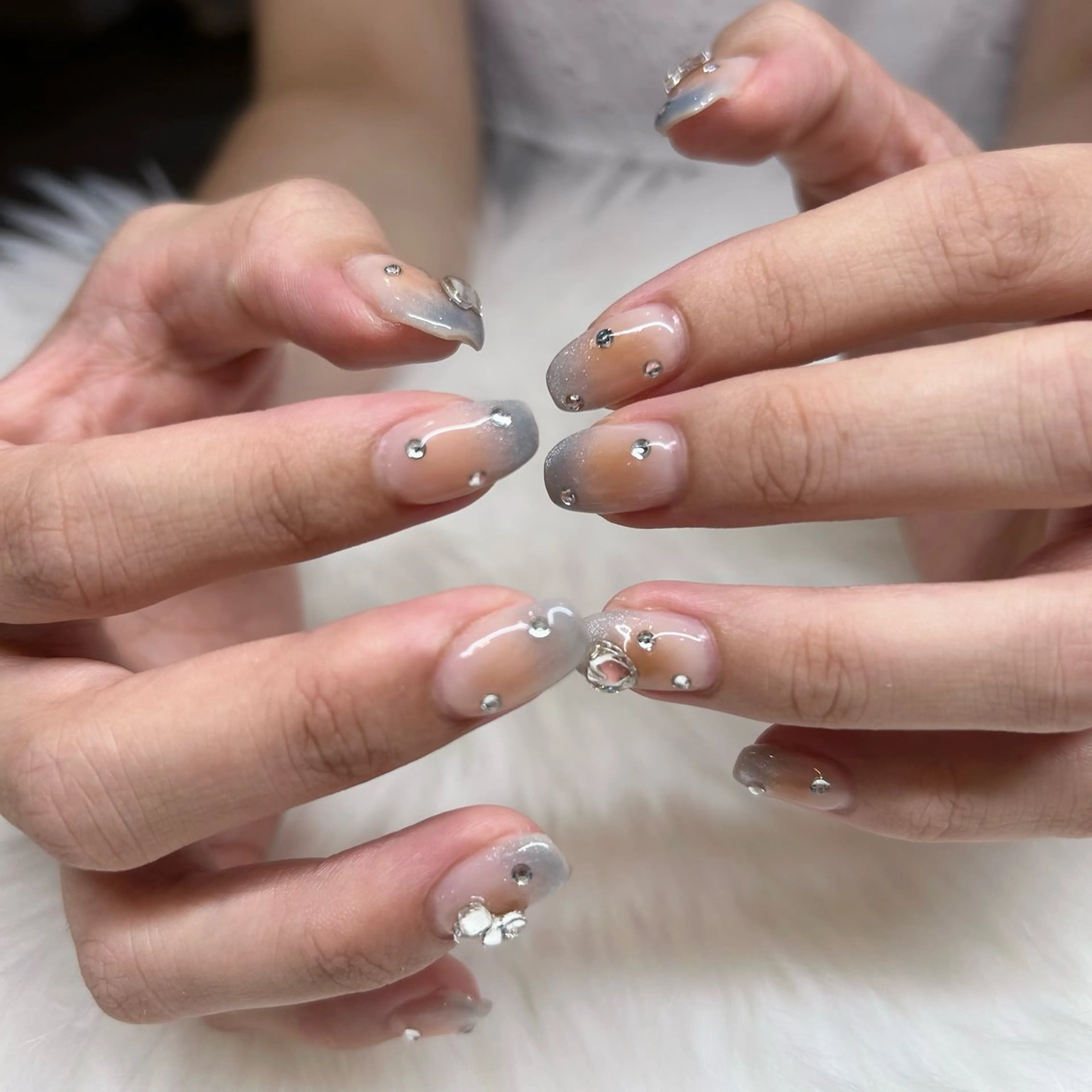 ネイル ブルー ブラウン チークネイル マグネットネイル Lumo所属・yuri .のネイルデザイン