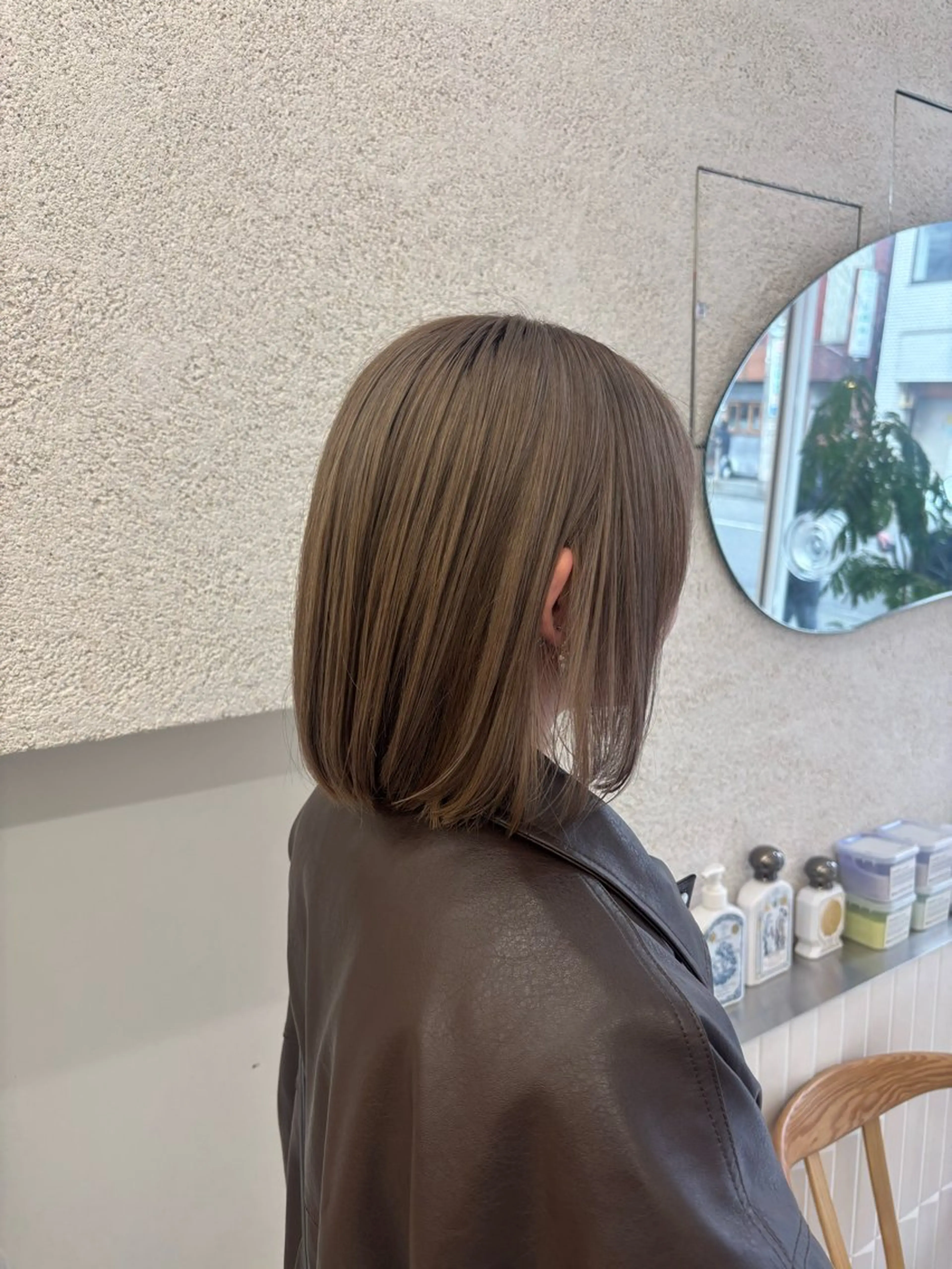 ミディアム カラー ヘアカラー 🧸ミルクティー／ 顔周りレイヤー/ミクのヘアスタイル