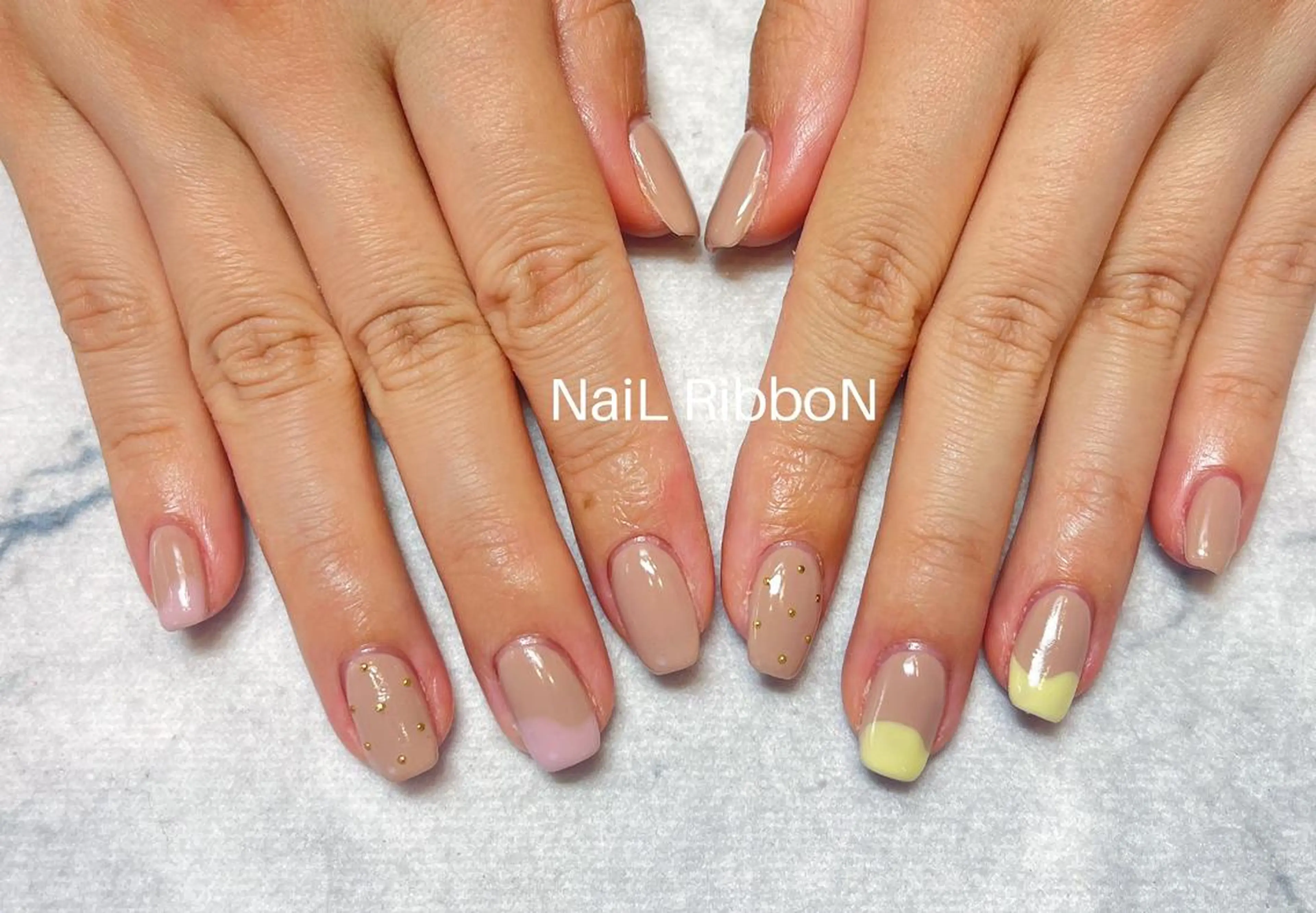 ネイル ネイルリボン 受付スタッフのネイルデザイン