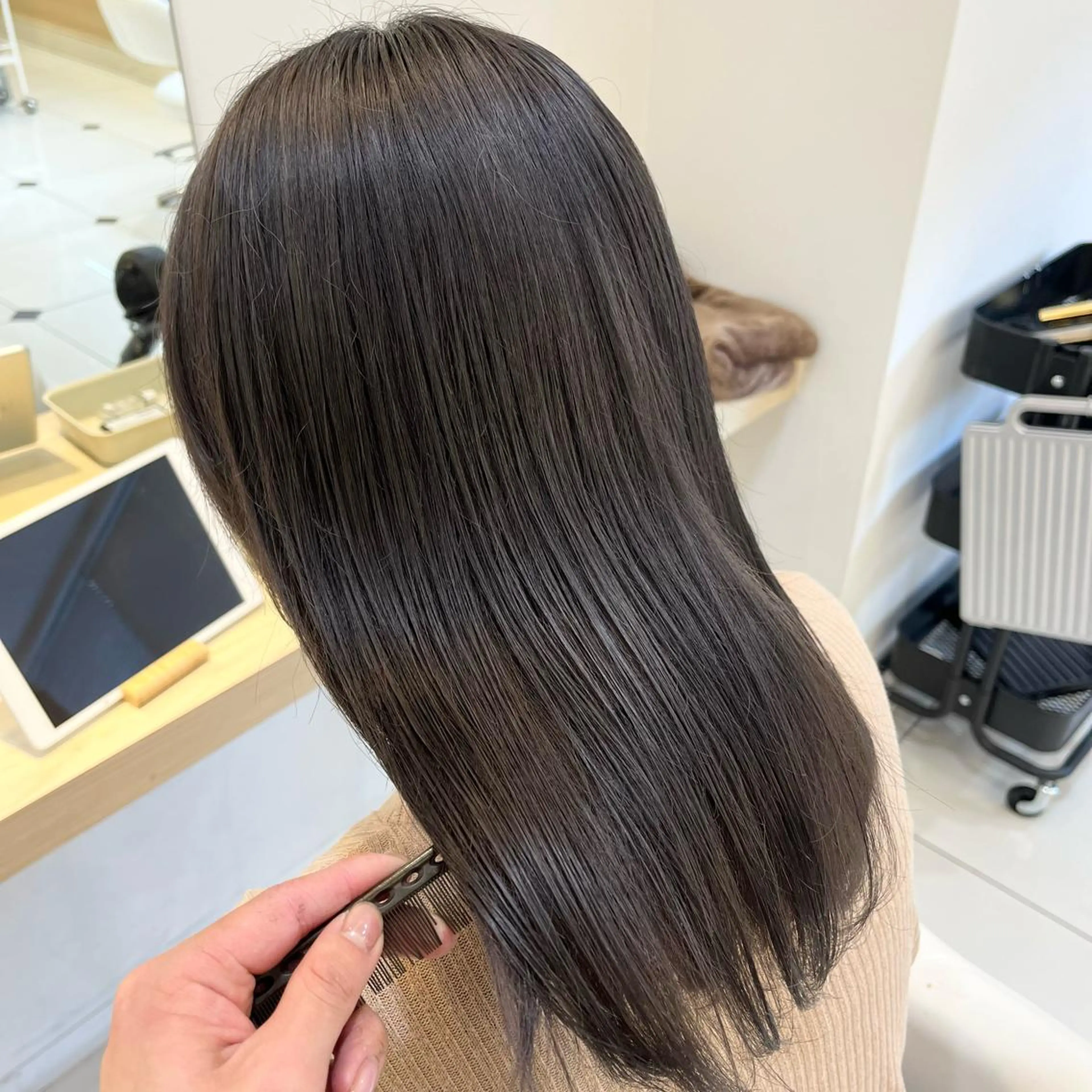 セミロング カラー ブリーチ グレージュ カラー職人 なかもと たつひろのヘアスタイル