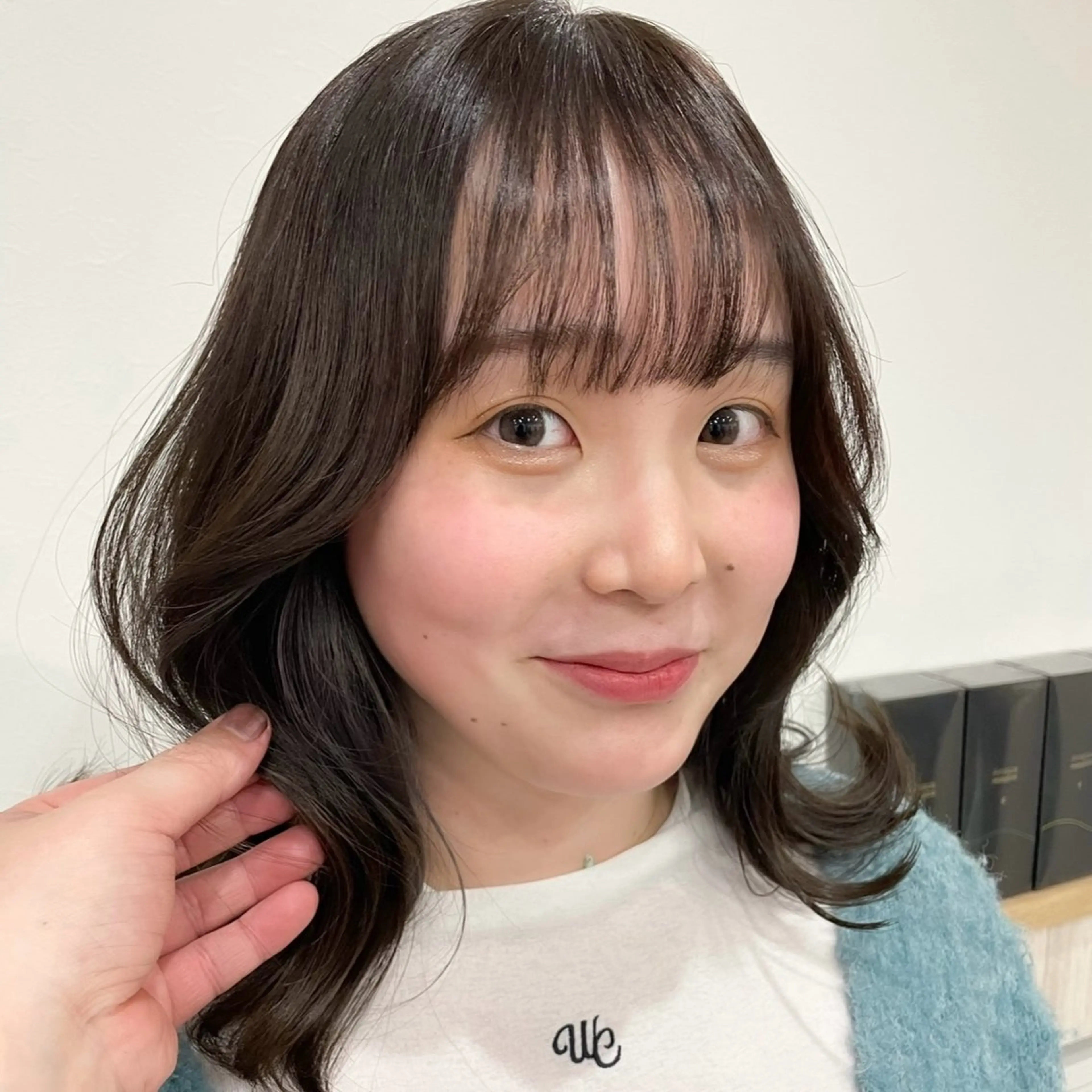 ミディアム カラー グレージュ オリーブグレージュ オリーブグレー ボブ 外ハネヘア カット ヘアカラー トリートメント Attrait .のヘアスタイル