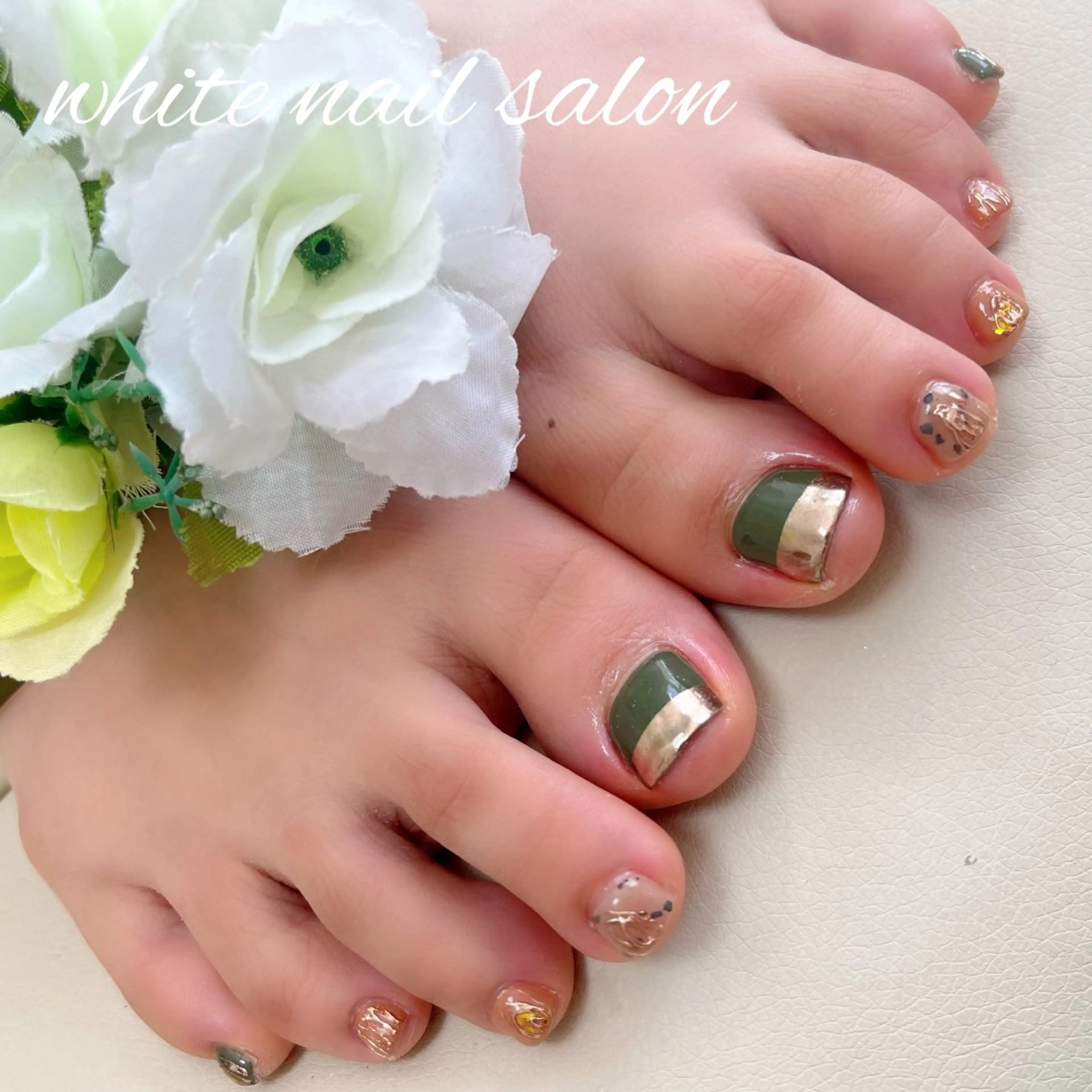 ネイル ラメ(グリッター) フットネイル white nail salonのネイルデザイン