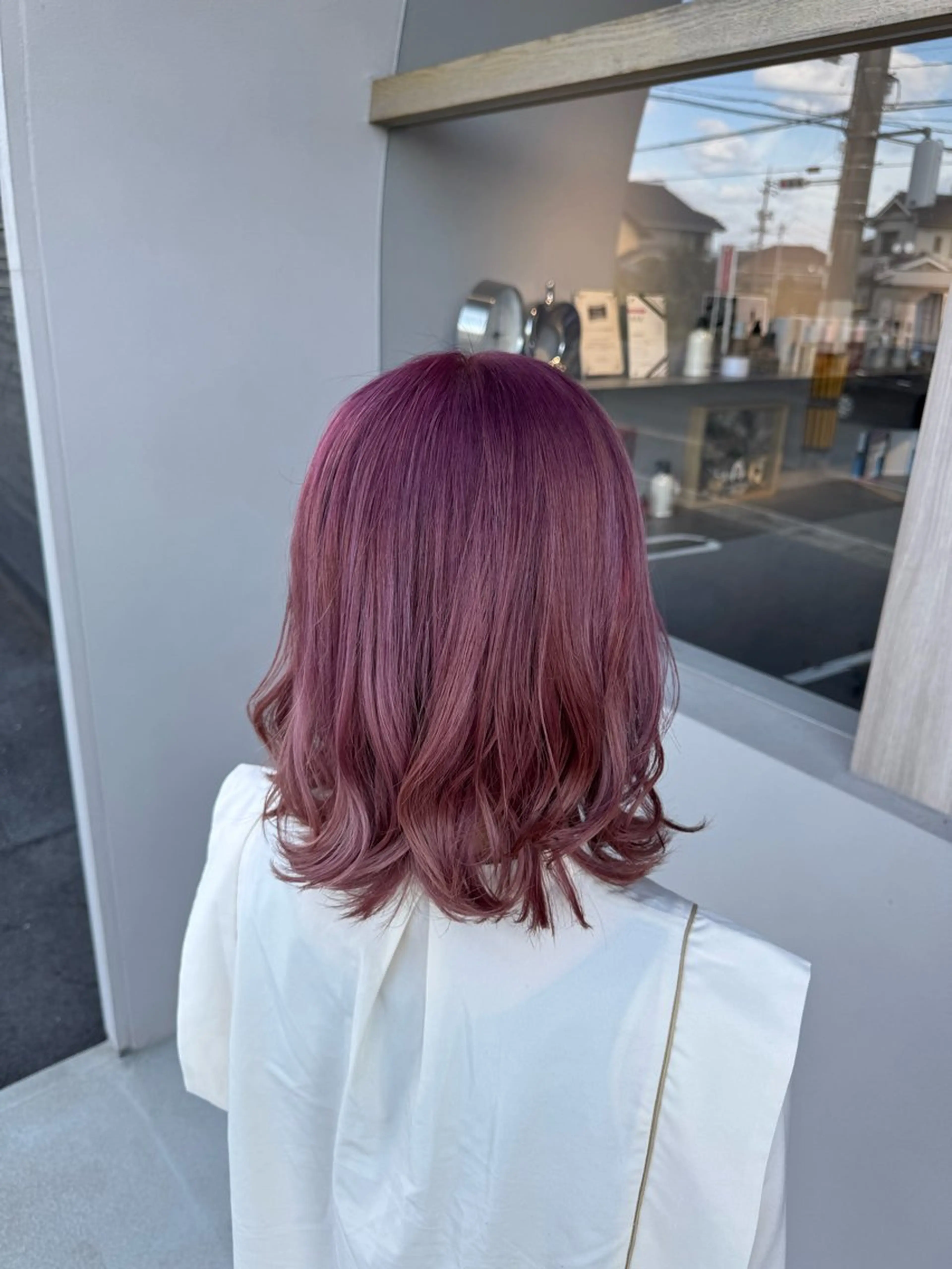 ミディアム カラー ブリーチ グラデーションカラー 小林 愛弥のヘアスタイル