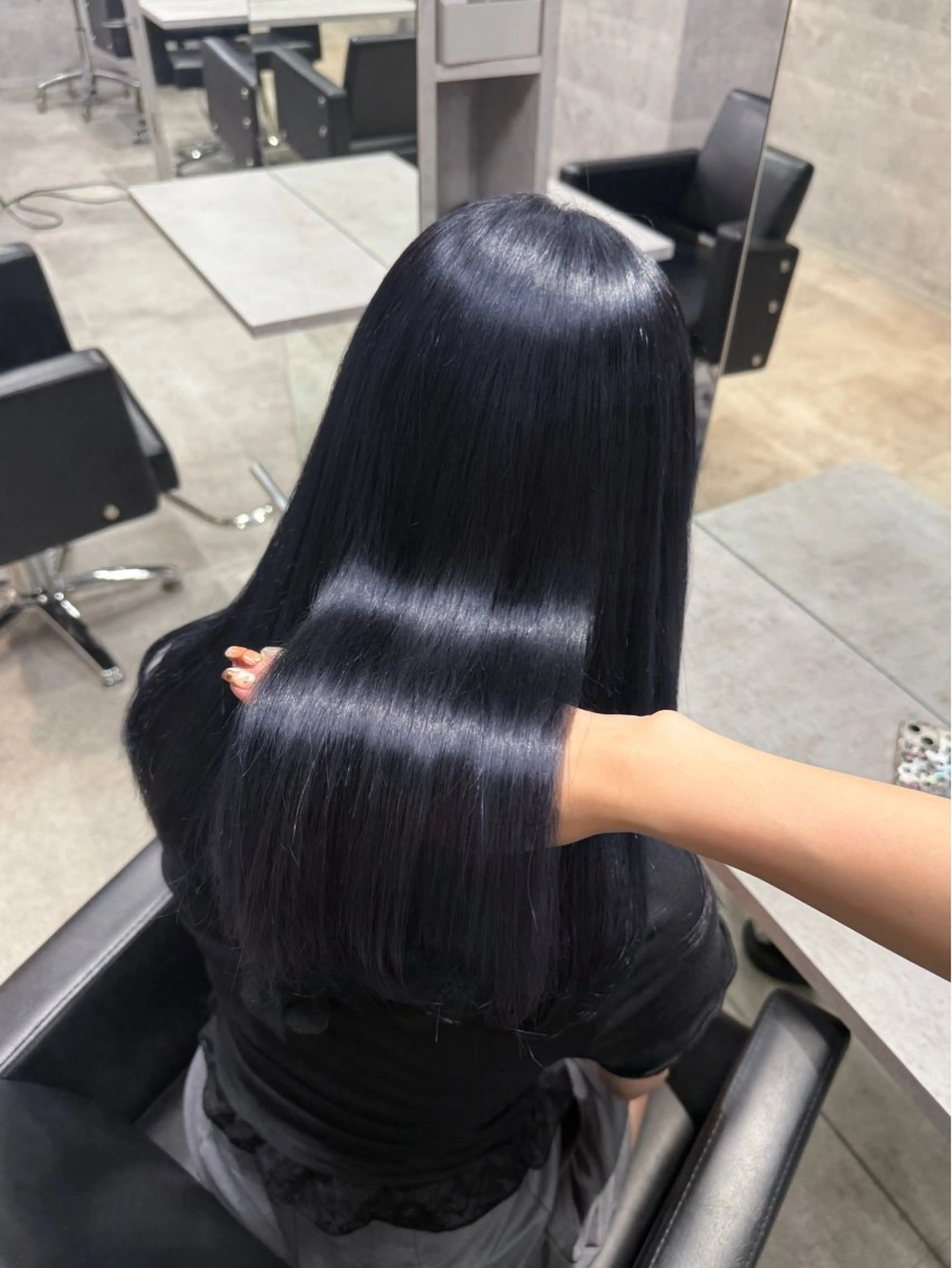 ロング カラー HOHOMI （ほほみ）のヘアスタイル