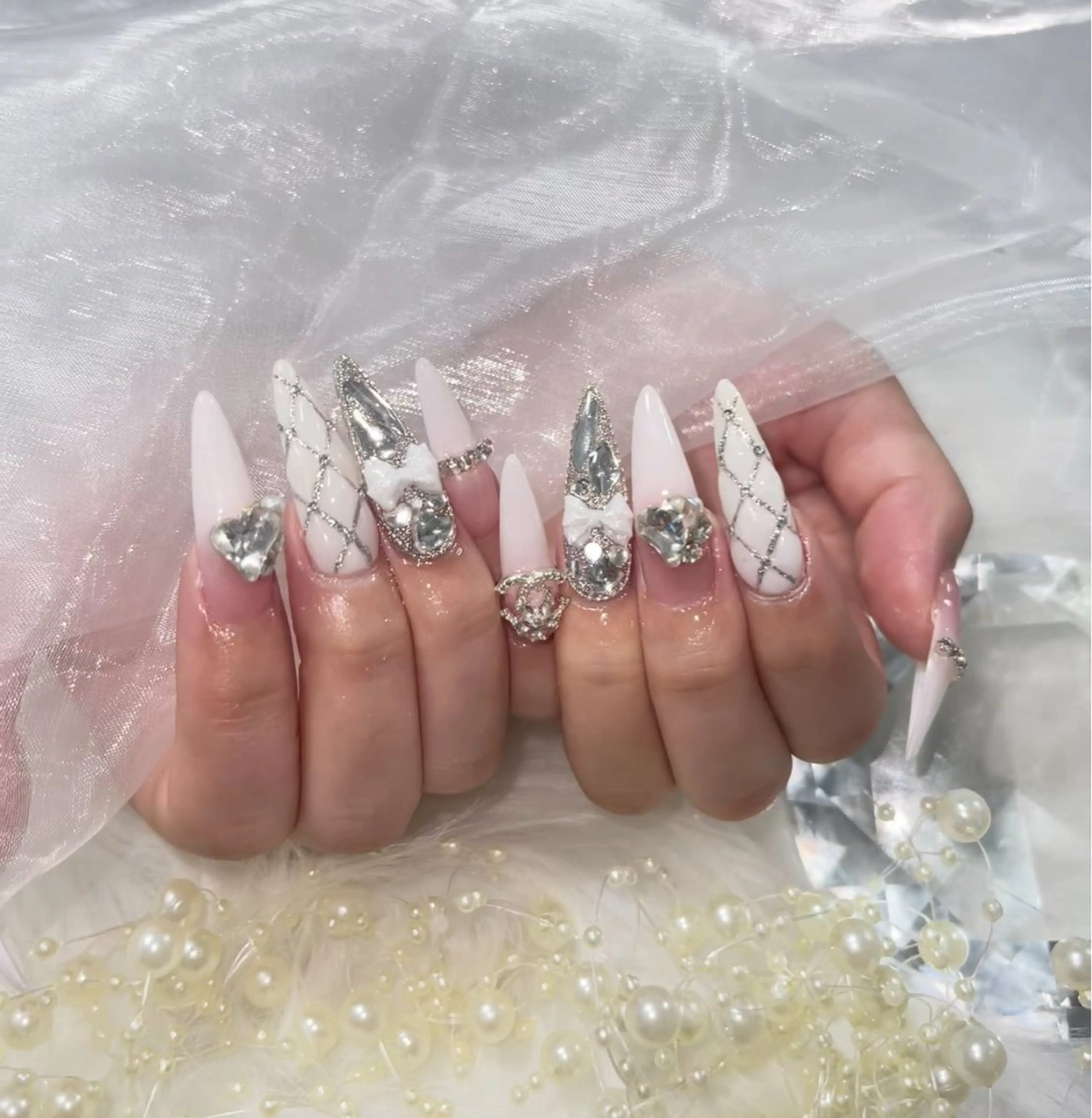 ネイル アートネイル グラデーション キラキラネイル ニュアンスネイル オフィスネイル ハンドネイル Amee Nail Salonのネイルデザイン
