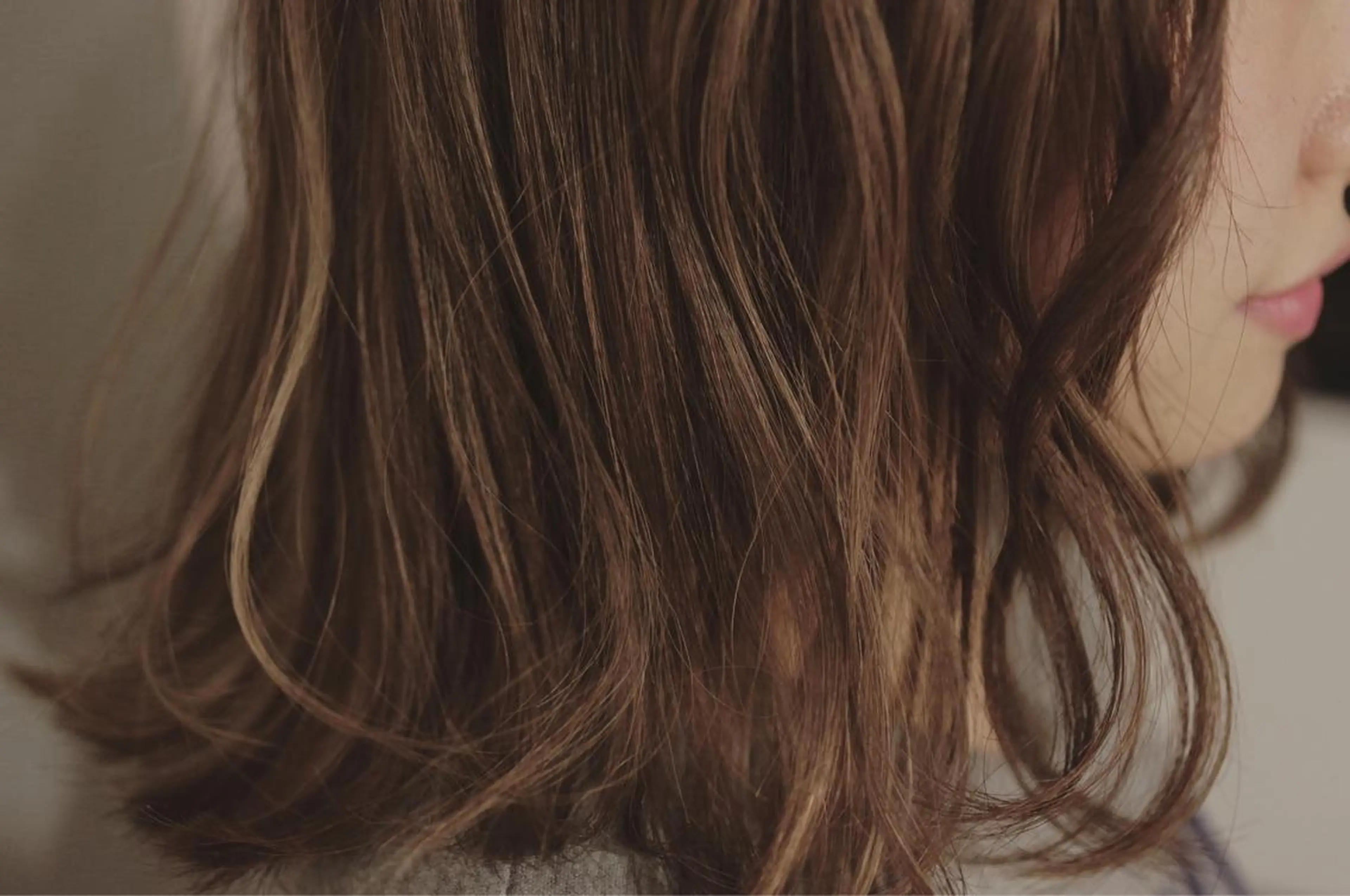 ミディアム セミロング カラー クセ毛お悩みの方 四宮桂佑のヘアスタイル