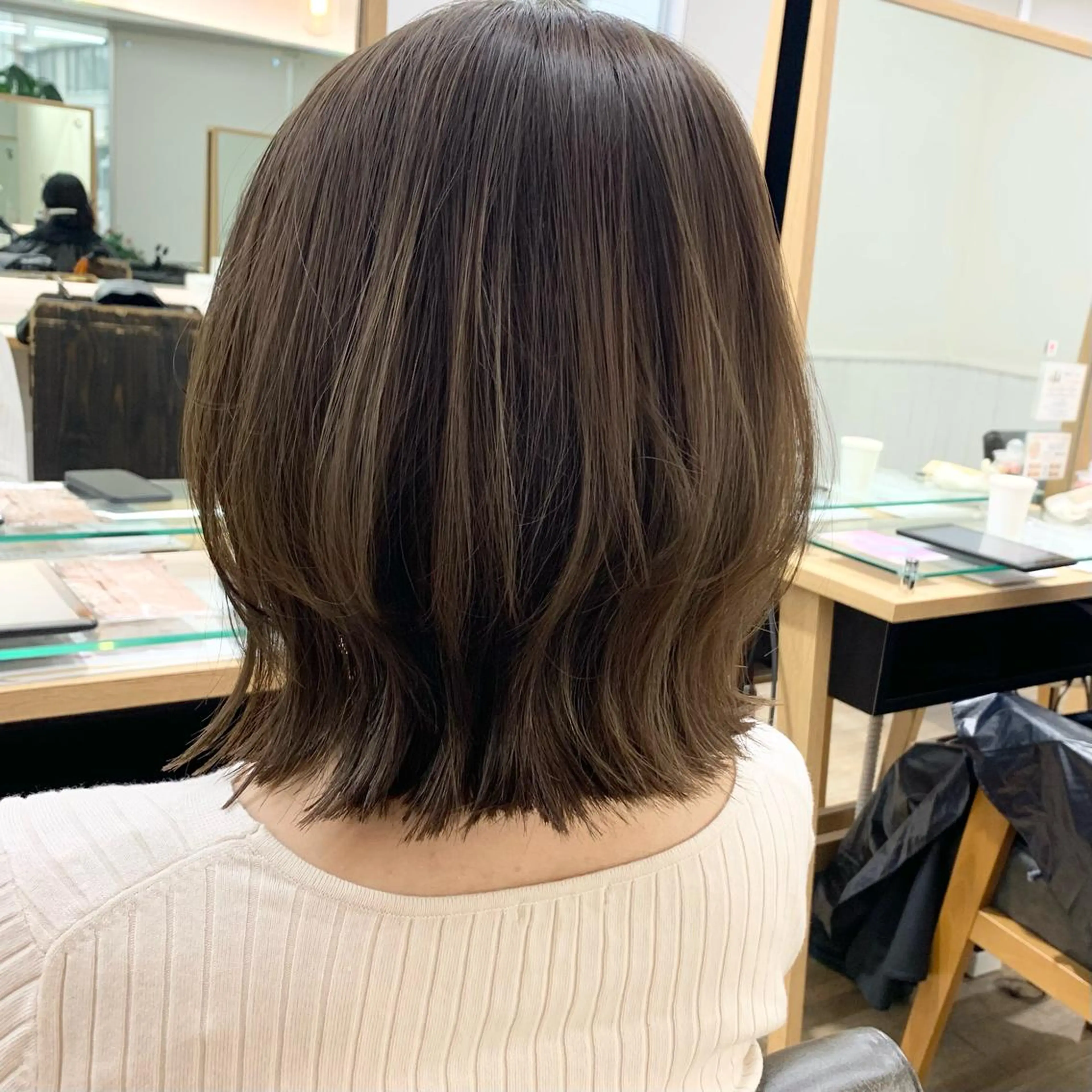 ミディアム カラー パーマ ヘアアレンジ メンズ キッズ ネイル マツエク・マツパ カット ヘアカラー レイヤーカット 🌿透け感カラーのヘアスタイル