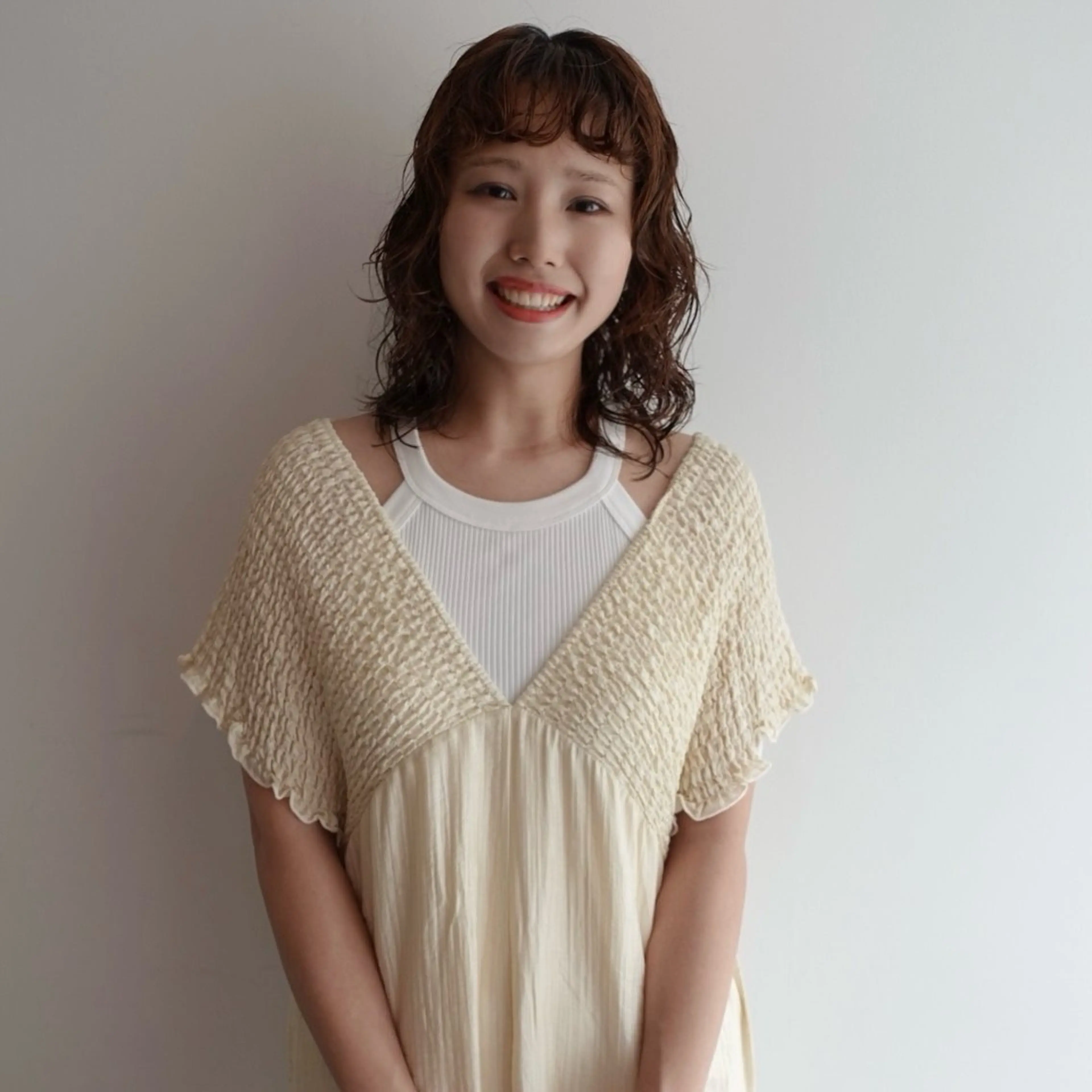 ミディアム パーマ ヘアアレンジ ミディアムレイヤー ミディアムパーマ レイヤーカット オン眉 カット パーマ 🌐サトウ リョウ🌐のヘアスタイル