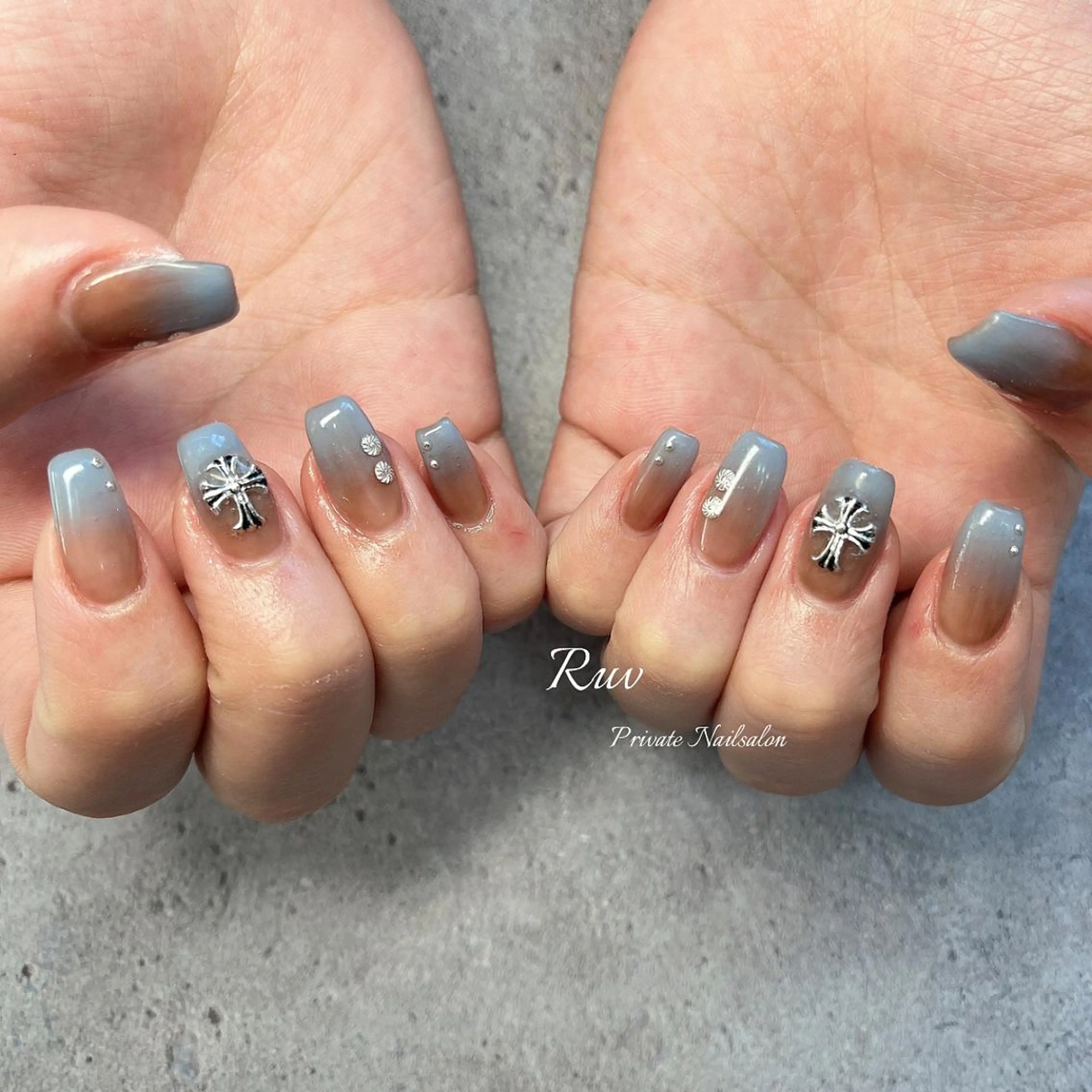 ネイル ブルー ブラウン グラデーション ハンドネイル プライベート ネイルサロン　ルヴのネイルデザイン