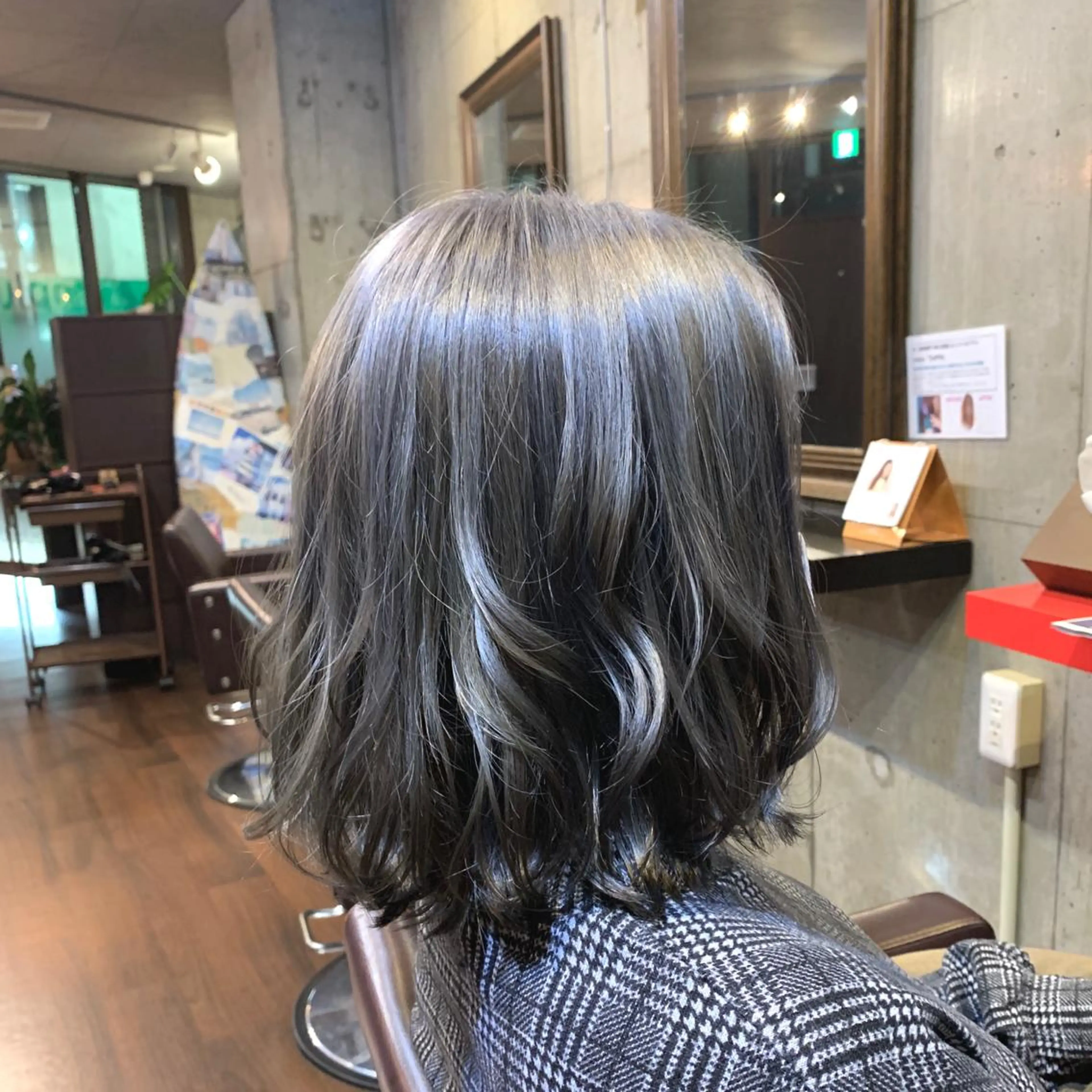 ミディアム カラー アッシュ グレージュ ヘアカラー ナカジマ ハルカのヘアスタイル