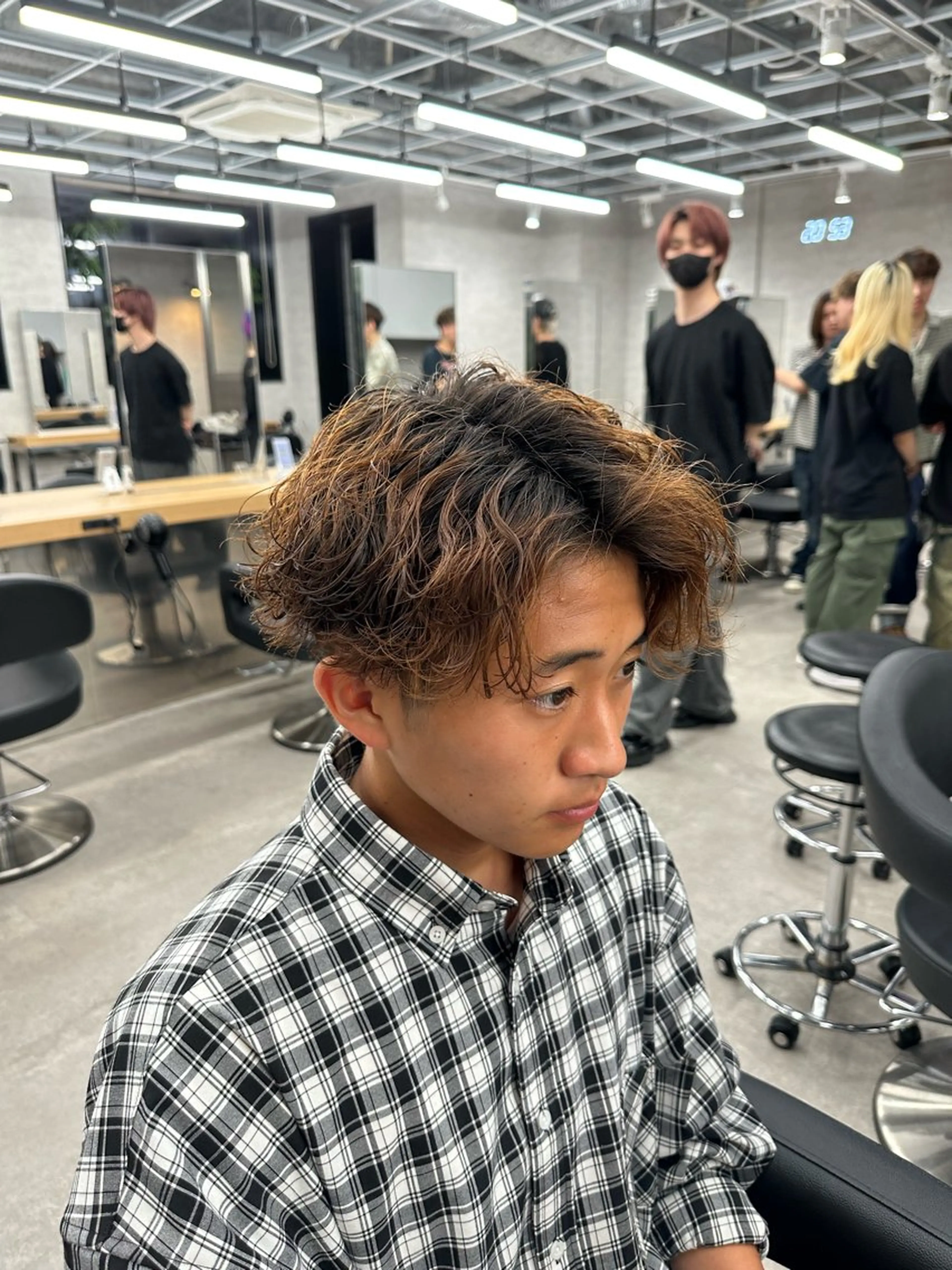 ショート パーマ メンズ アップバング メンズパーマ 波巻きパーマ 【パーマ率90%】 サエキカズマのヘアスタイル
