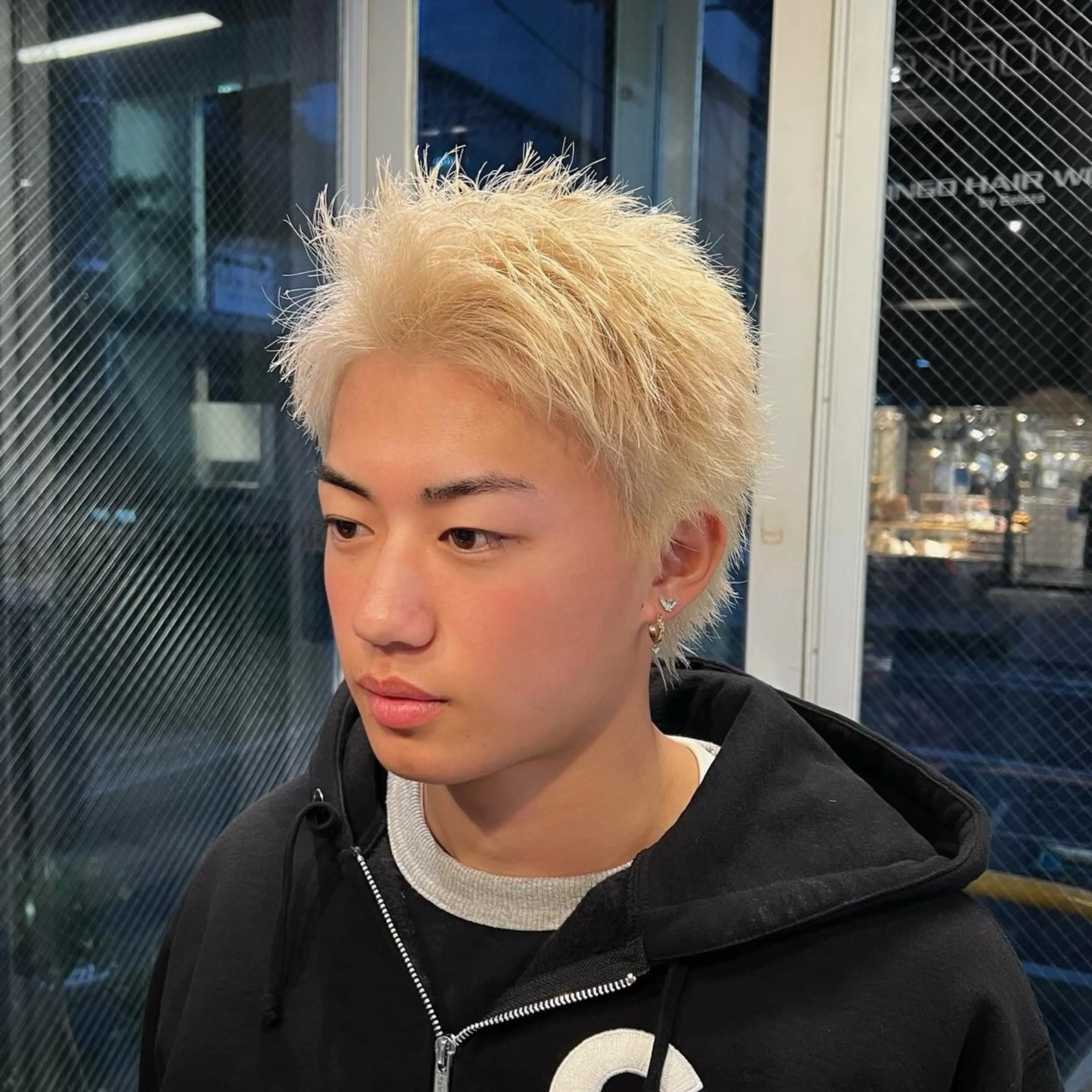 メンズ メンズブリーチ メンズハイトーン メンズショート スパイキーショート ヘアカラー メンズ特化/パーマ/ メッシュ/竜成のヘアスタイル