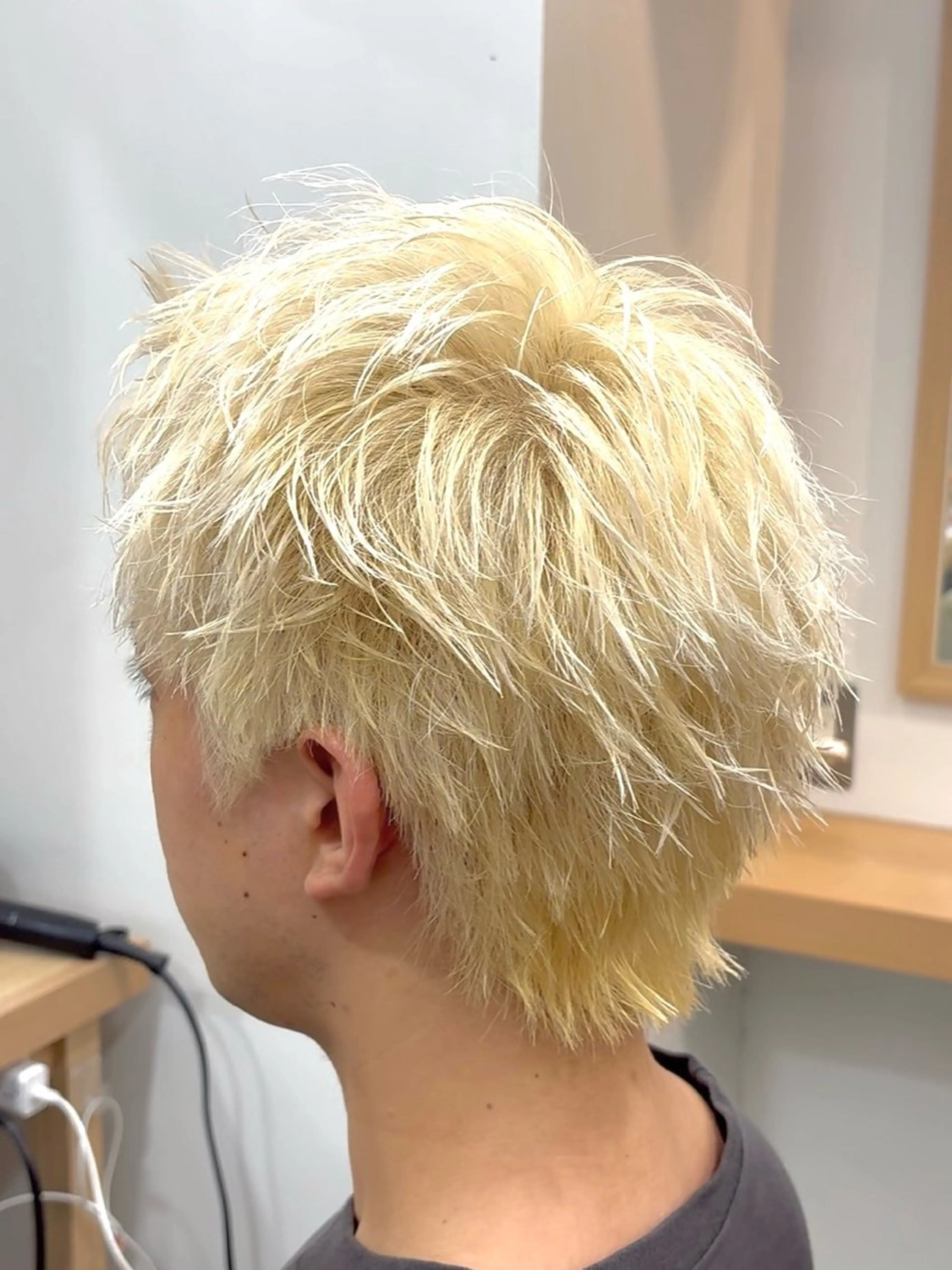 カラー ブリーチ ブロンド ホワイトブロンド AITOKYOアキラ 渋谷/縮毛/パーマのヘアスタイル