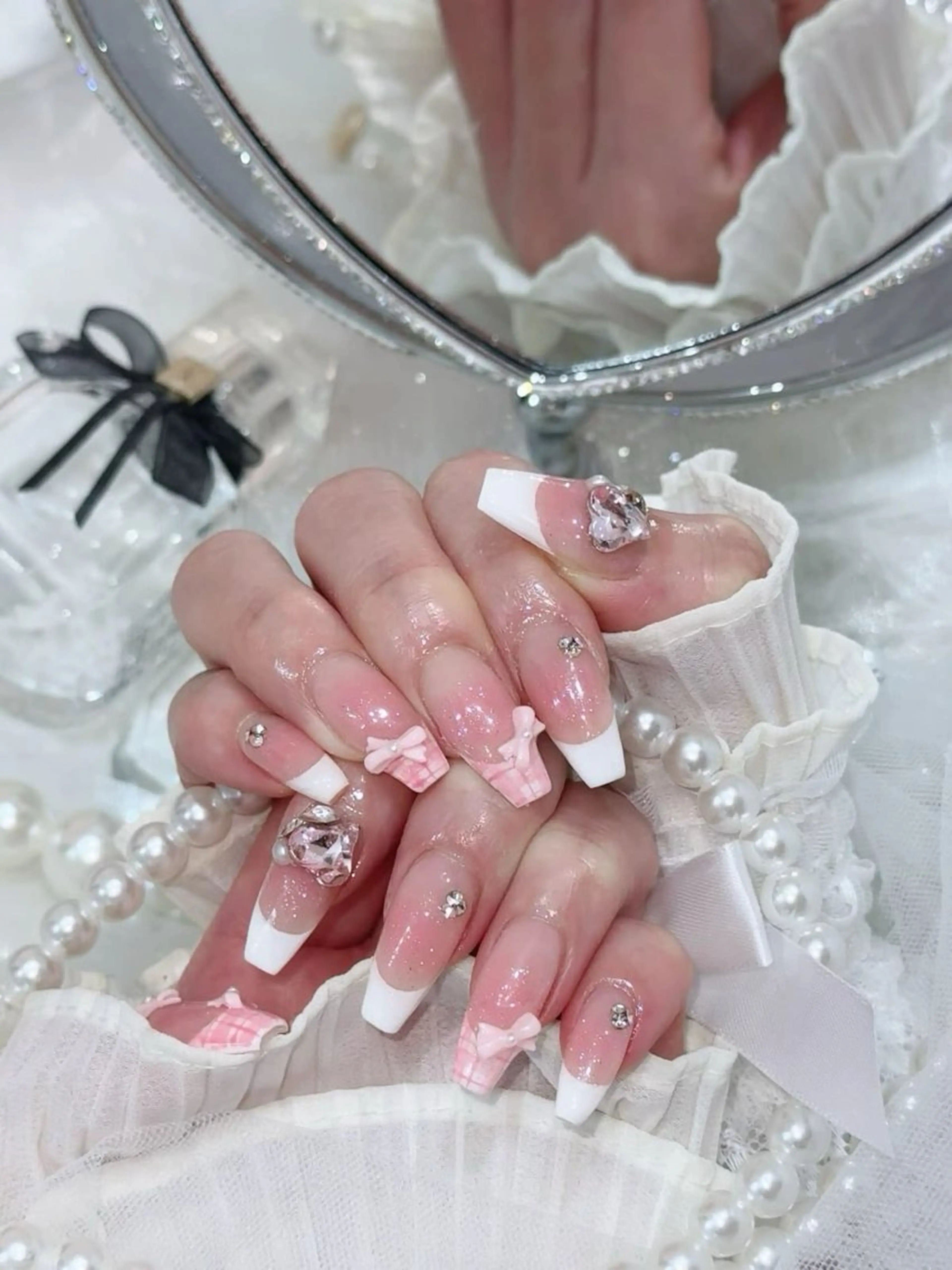 カラー グラデーションカラー ピンクカラー ハンドネイル AIN Nailのネイルデザイン