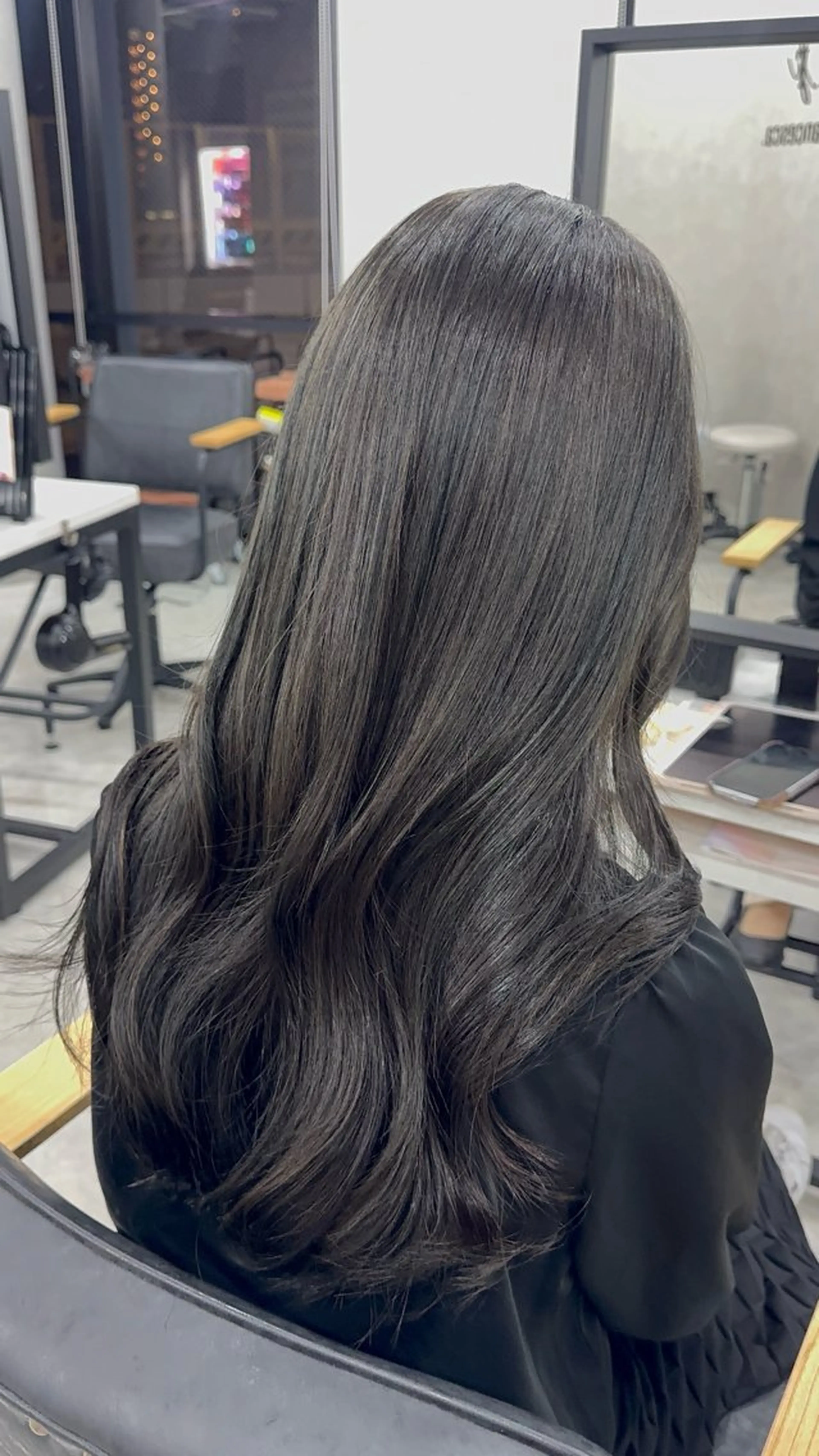 ロング カラー アッシュ アッシュブラウン ベージュカラー 黒髪 ブリーチ 赤み無し柔らかカラー 【梅田】madokaのヘアスタイル