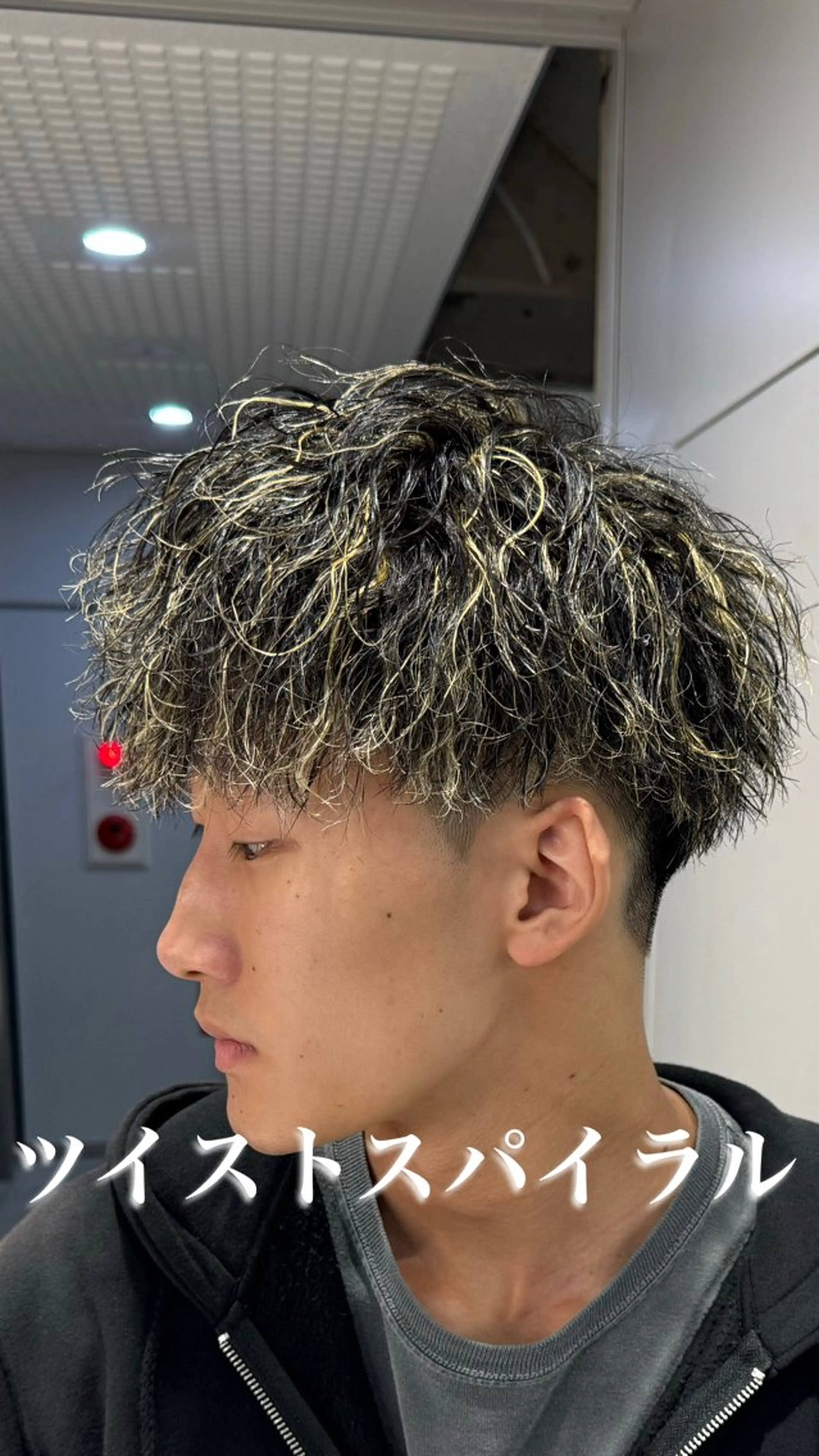 カラー パーマ メンズ センターパート フェザーパーマ メンズハイライト メンズメッシュ マッシュ メンズ特化⚡️パーマ テッタのヘアスタイル