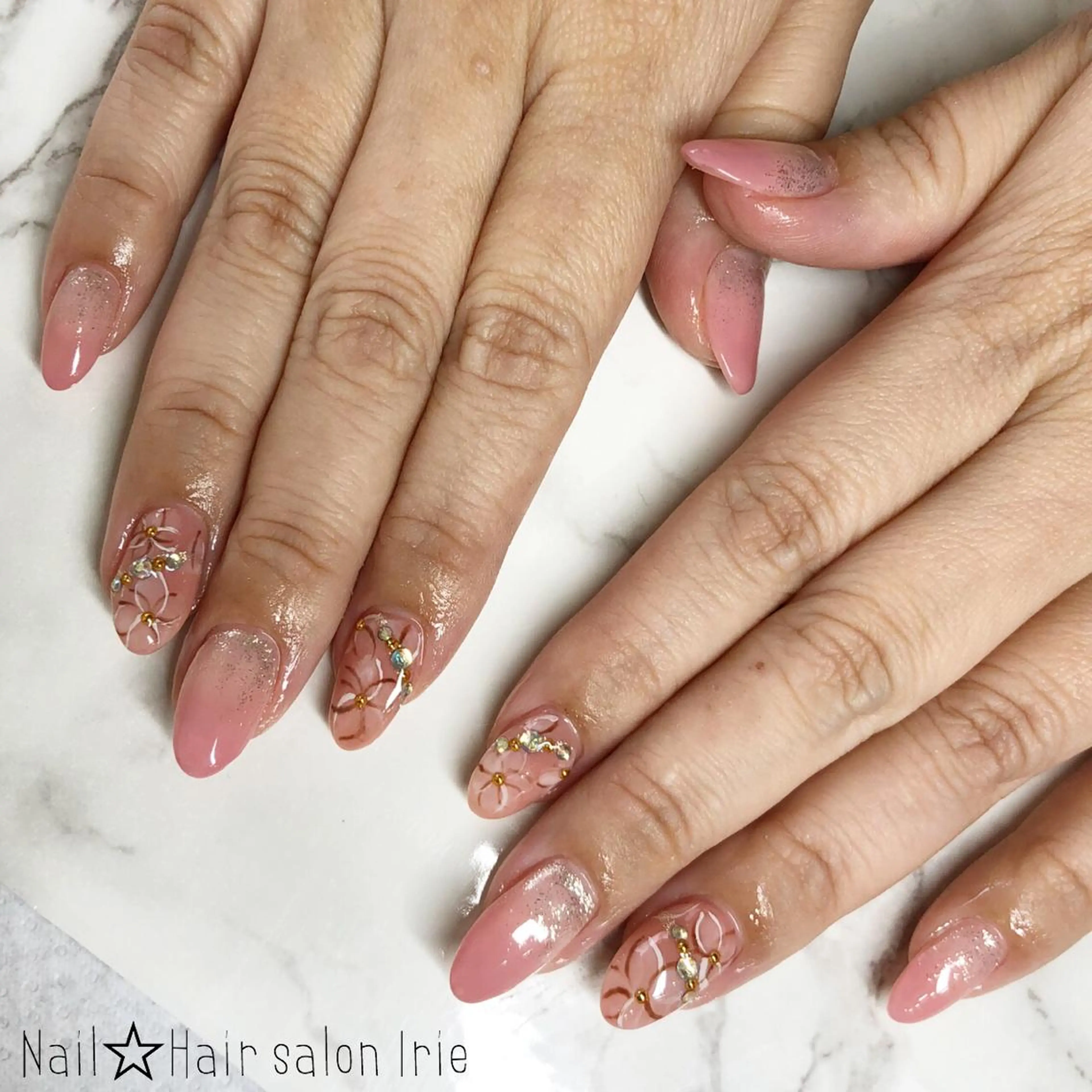 ネイル 持ち込み 與儀 知佳のネイルデザイン