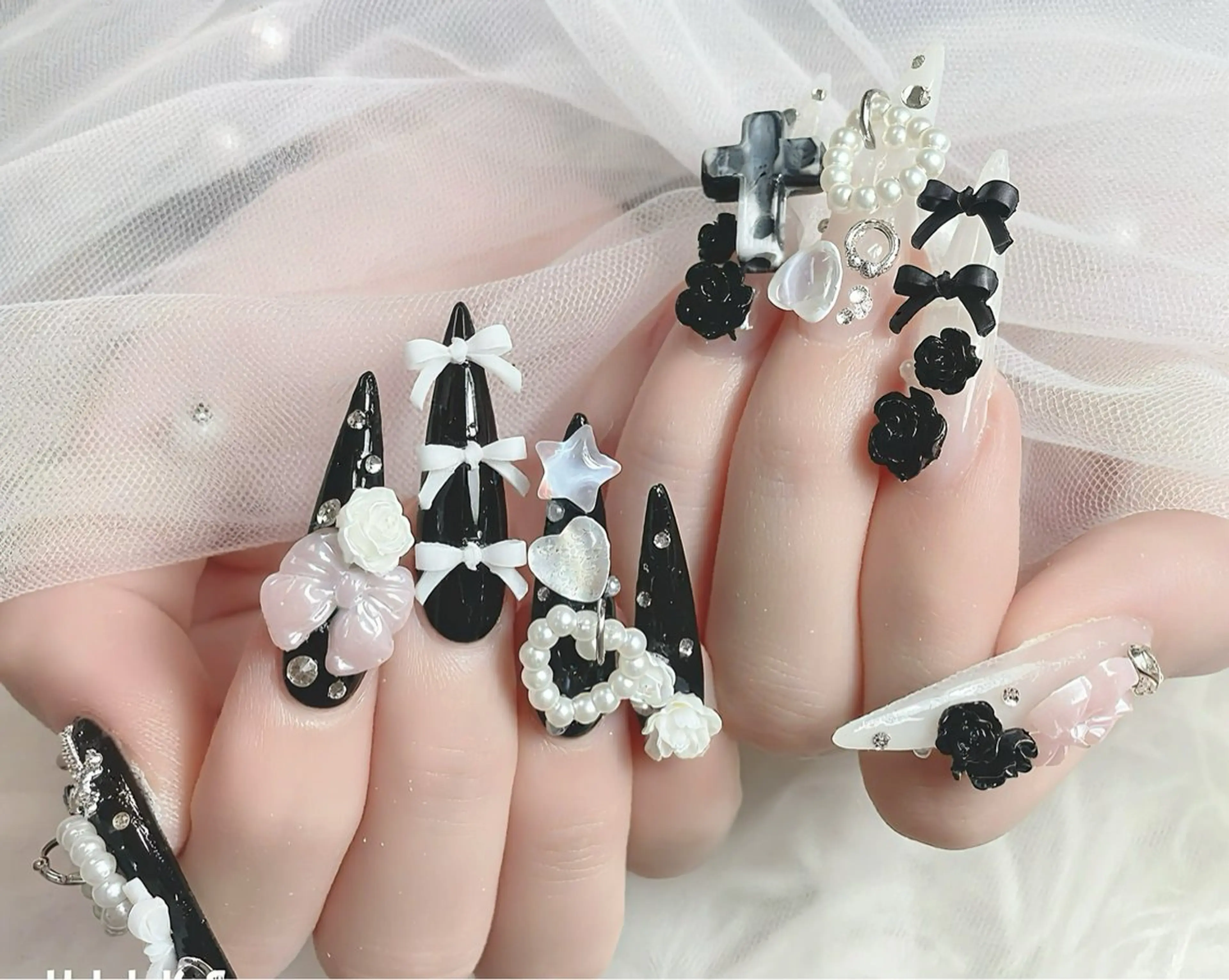 ネイル 長さ出し ハート リボン ハンドネイル ハンドケア Gote Kawa nail salonのネイルデザイン