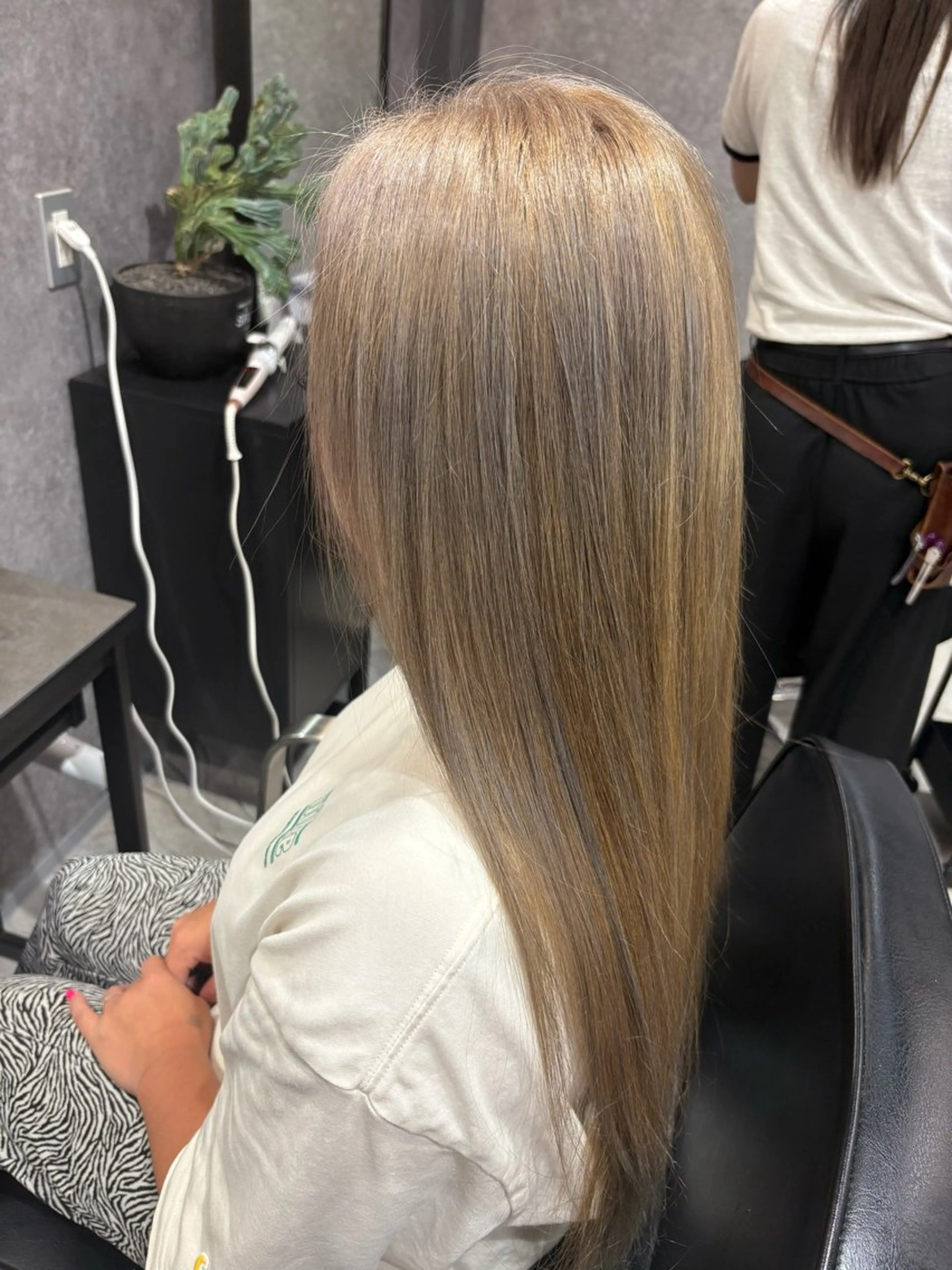 ロング ヘアカラー ink mocaのヘアスタイル