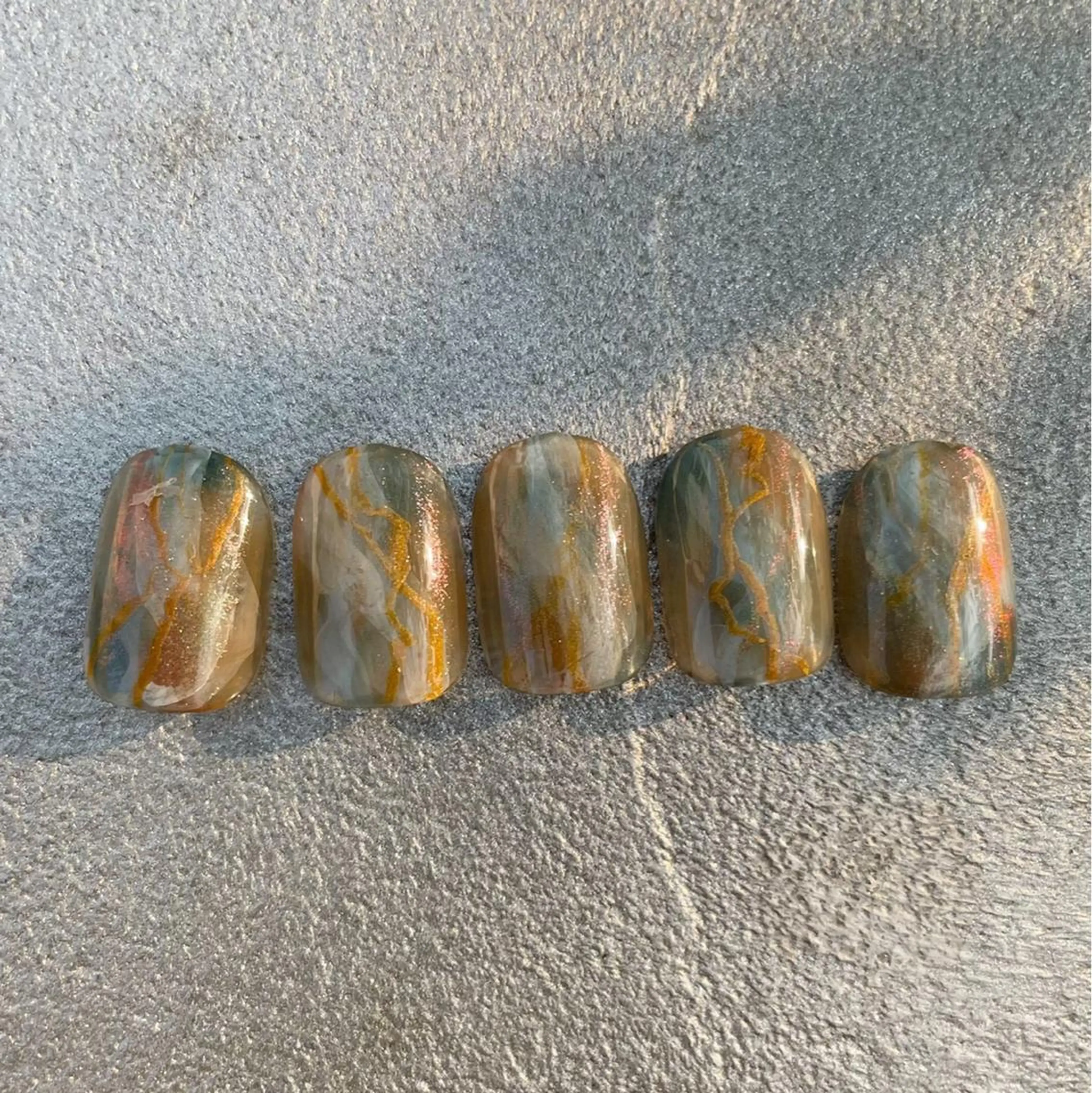 ネイル オーロラネイル 氷ネイル・うるうるネイル 韓国ネイル ミラーネイル ニュアンスネイル ハンドネイル VOLLMOND nailのネイルデザイン