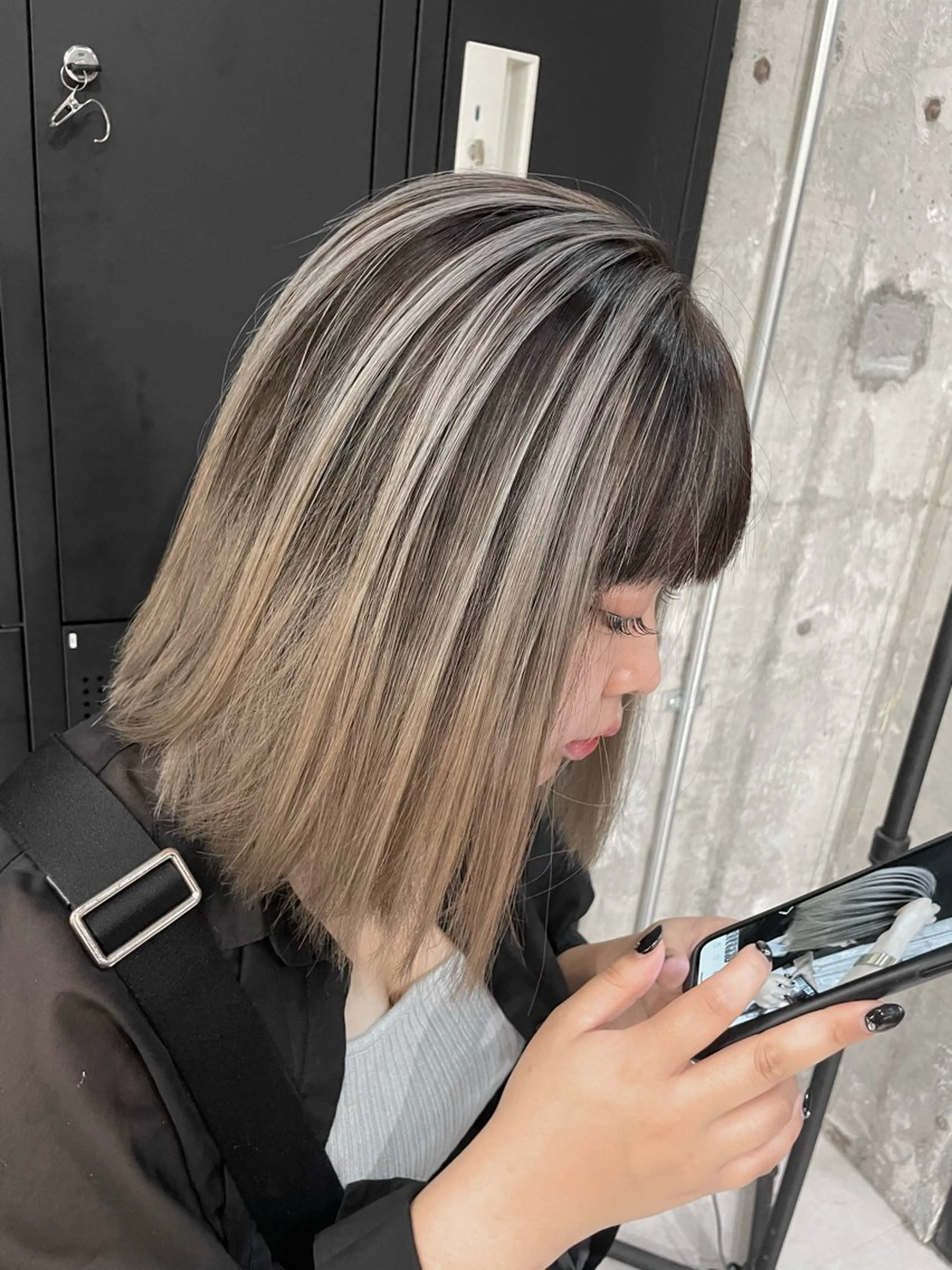 セミロング 🫧ハイライトカラー 🫧 𝓜𝓘𝓤のヘアスタイル